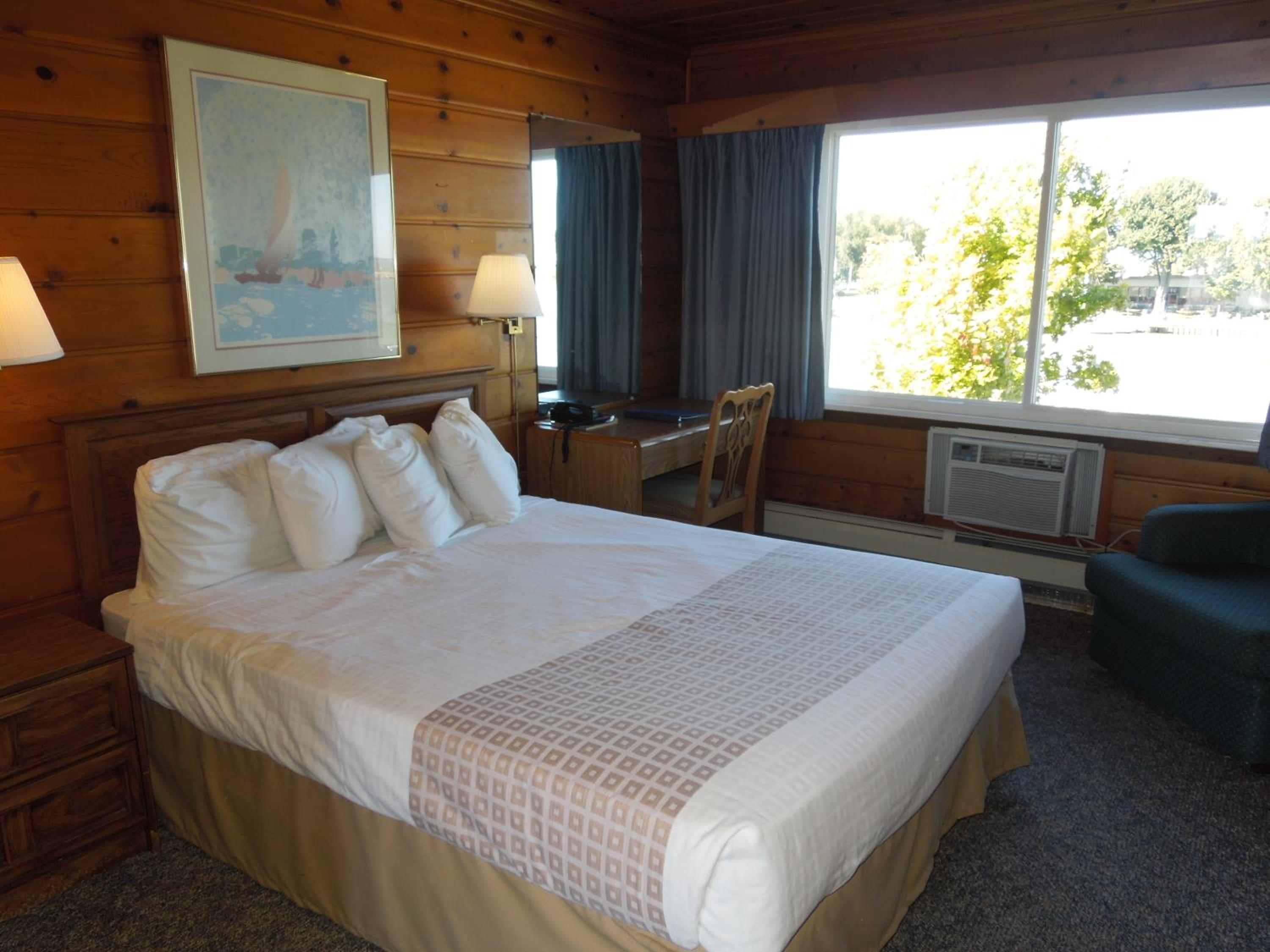 Queen Room - Waterfront
