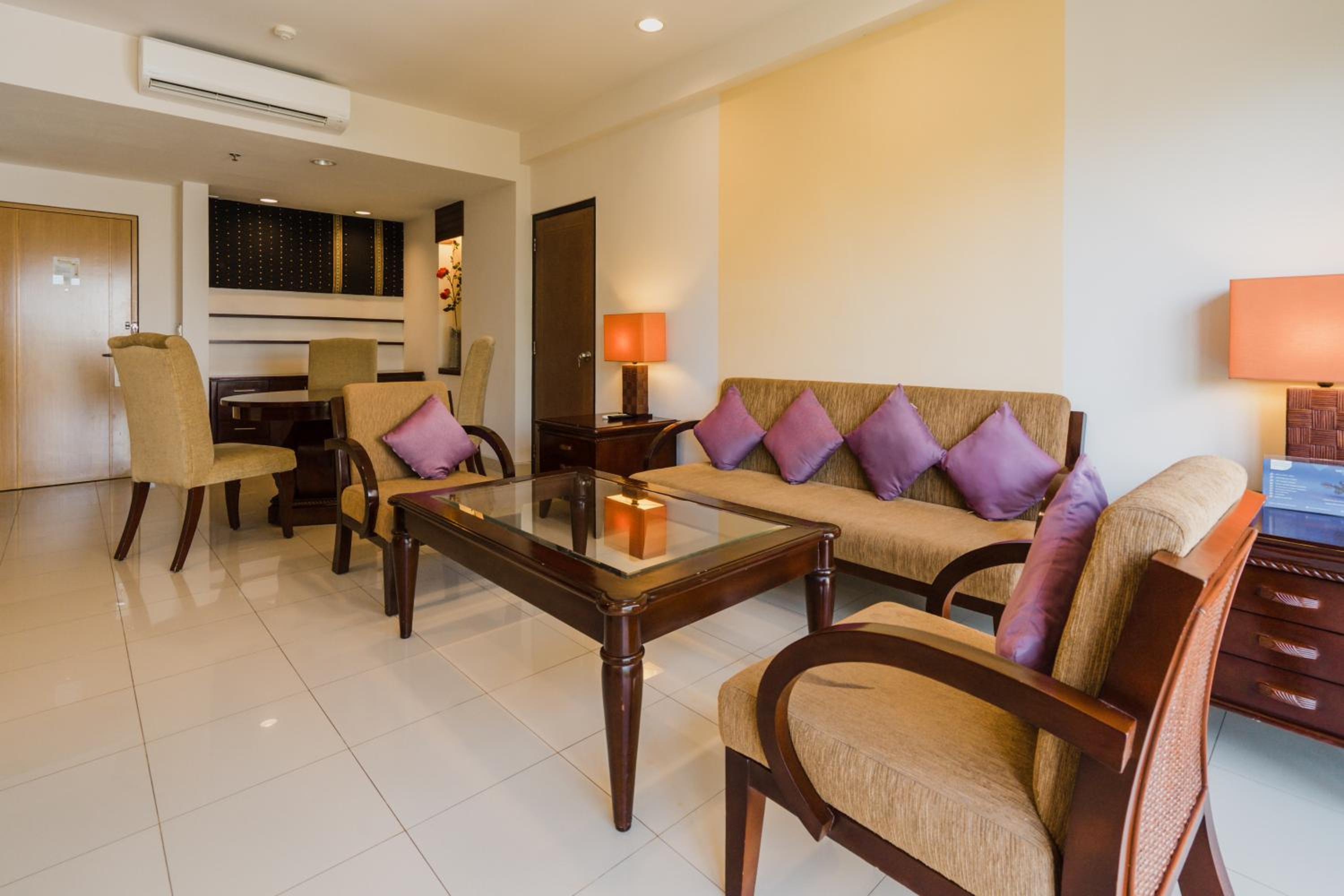 Junior Suite with Free Return Airport Transfer - Photo 2