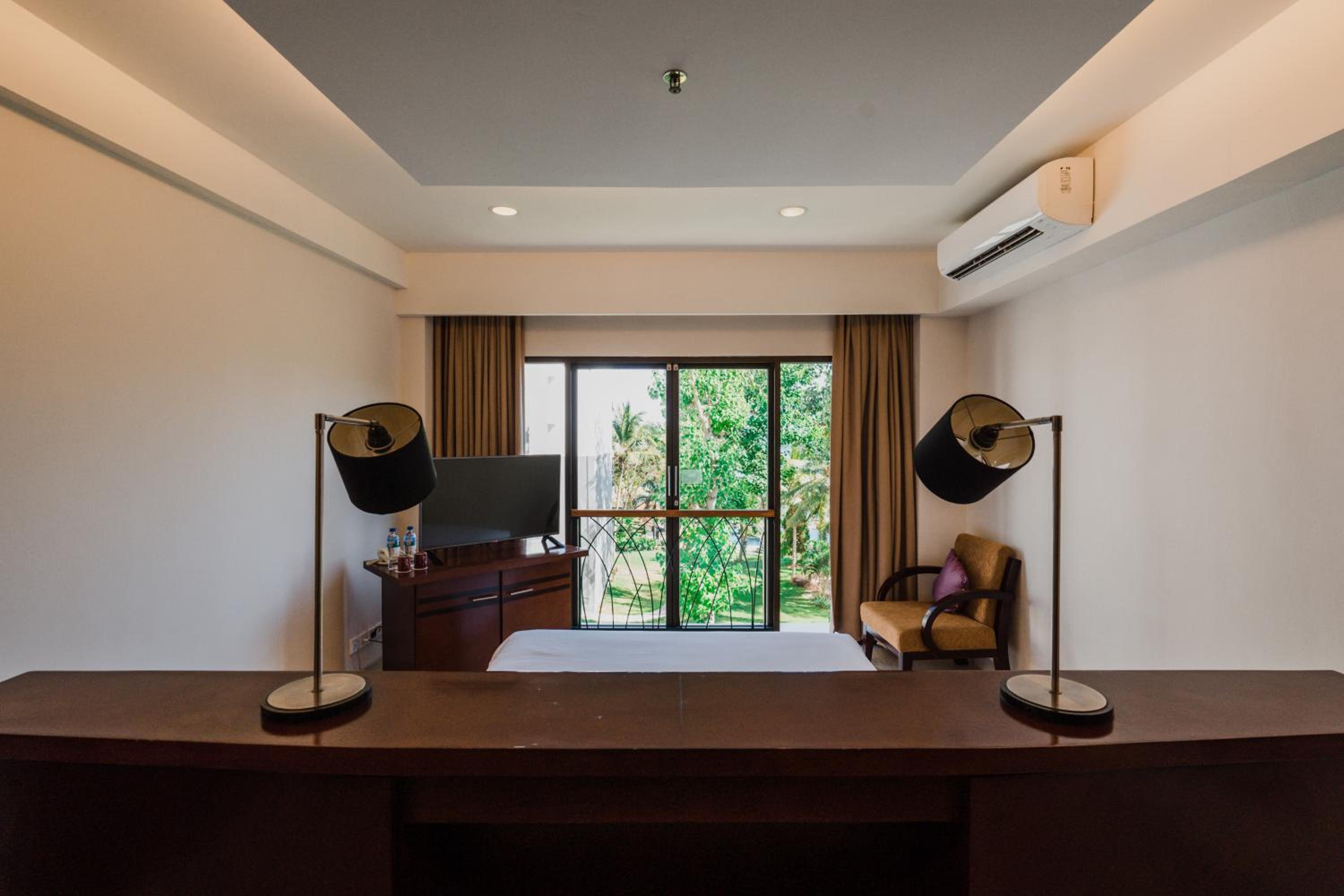 Junior Suite with Free Return Airport Transfer - Photo 1