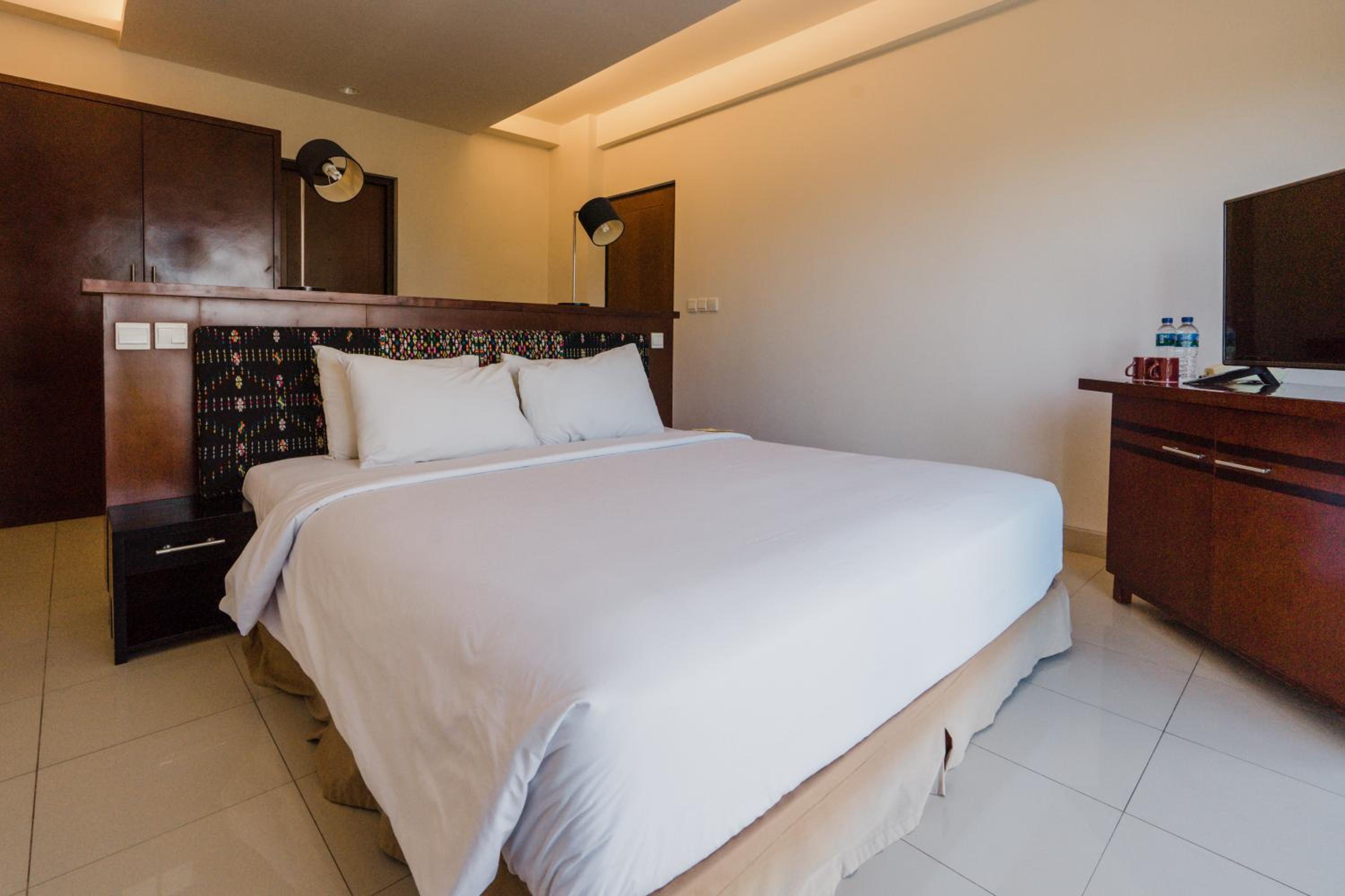 Junior Suite with Free Return Airport Transfer - Photo 4