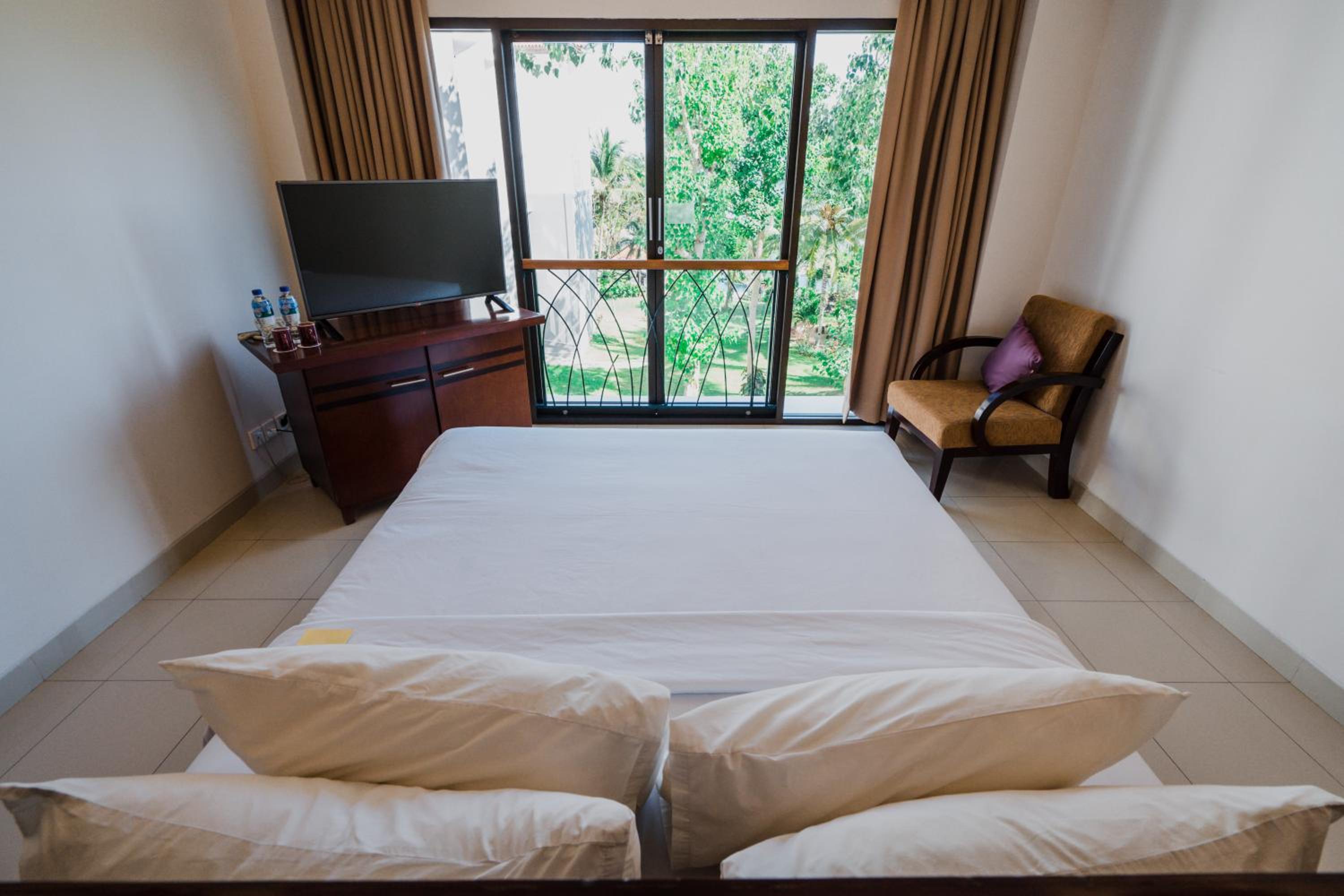 Junior Suite with Free Return Airport Transfer - Photo 3