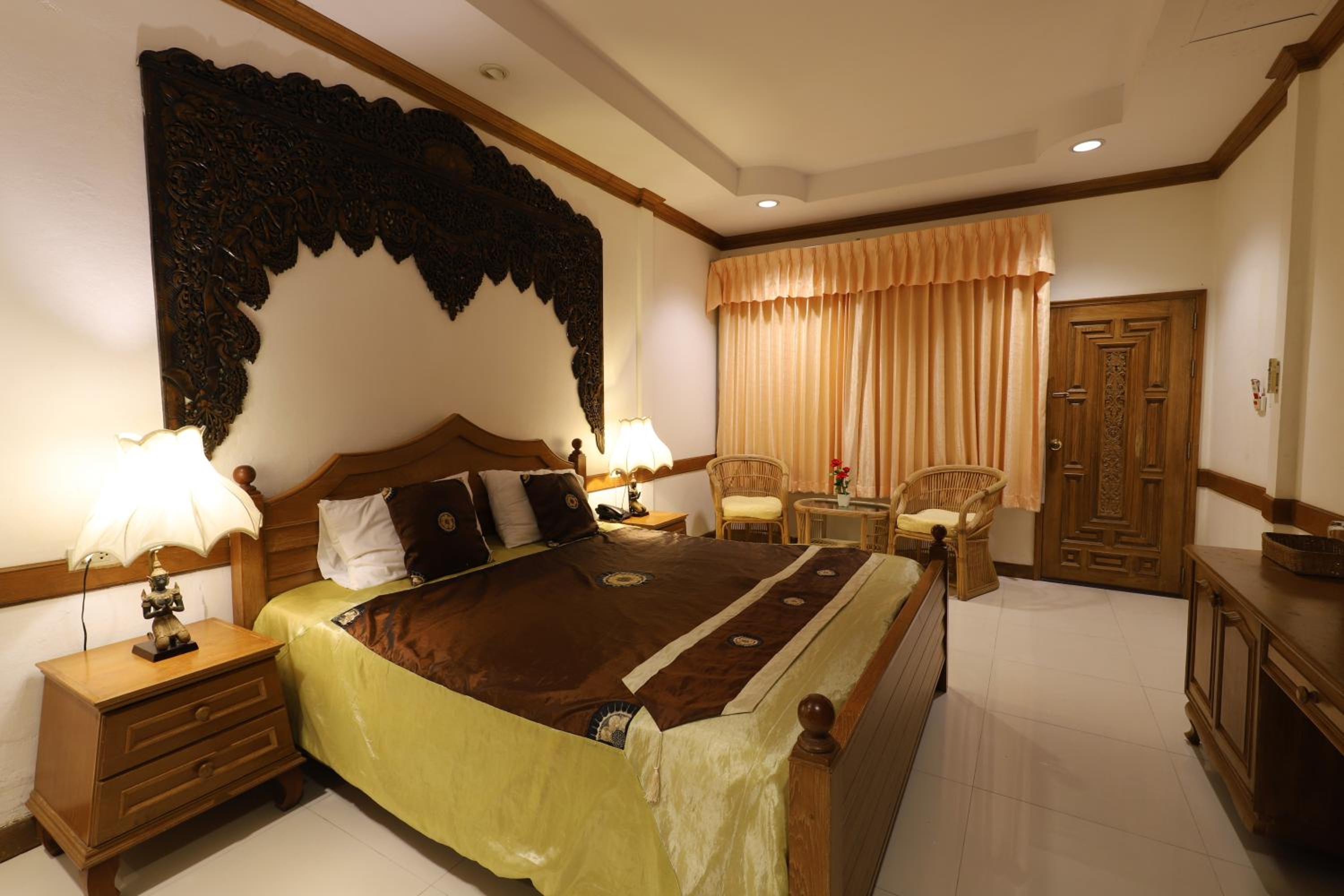 Deluxe King Room photo 2