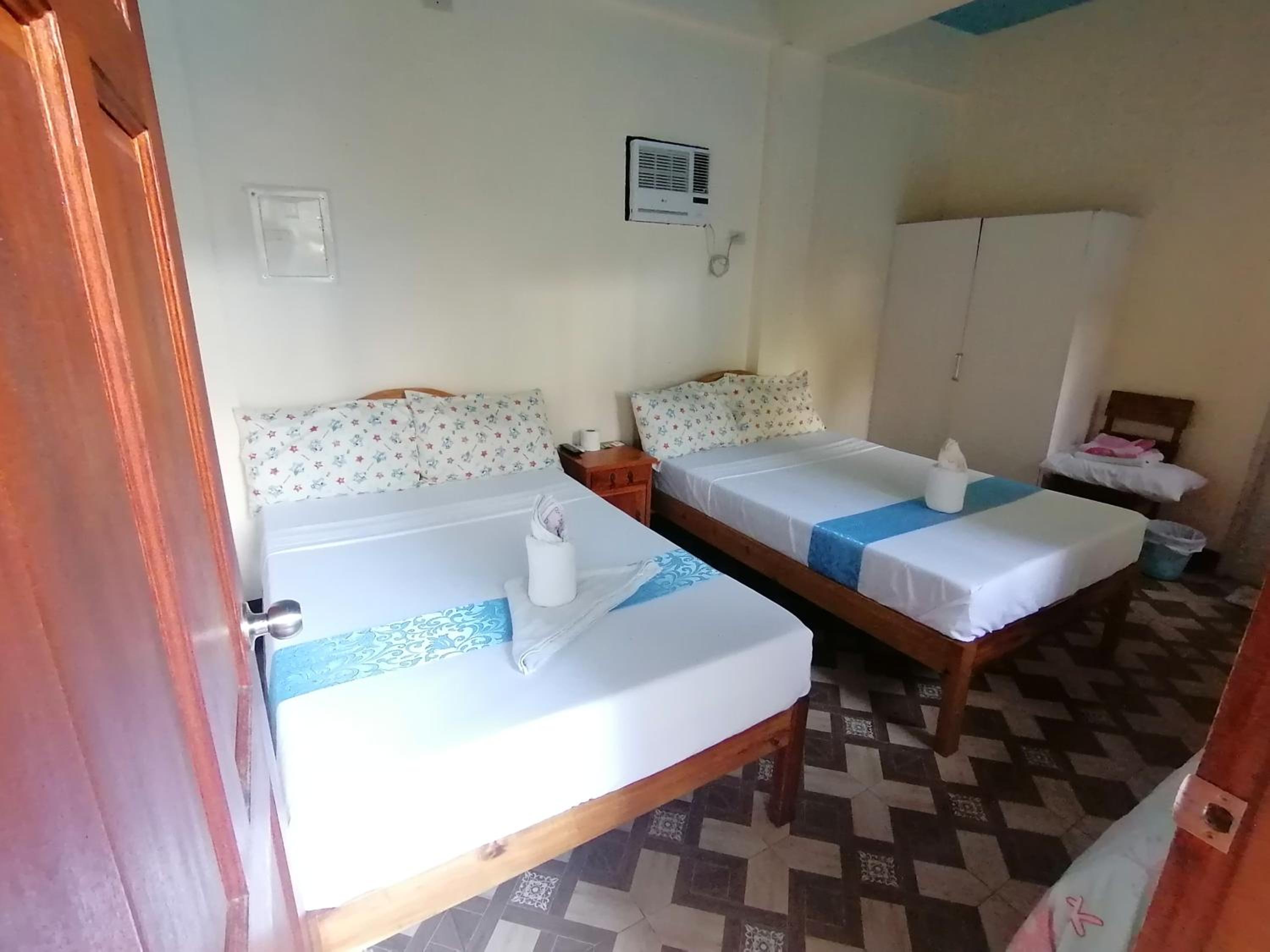 Economy Quadruple Room photo 1
