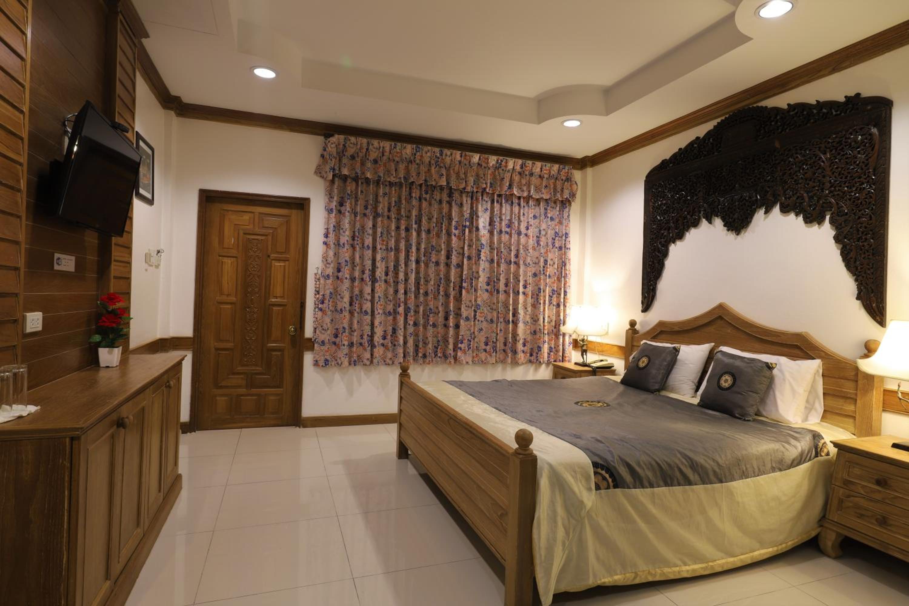 Deluxe King Room