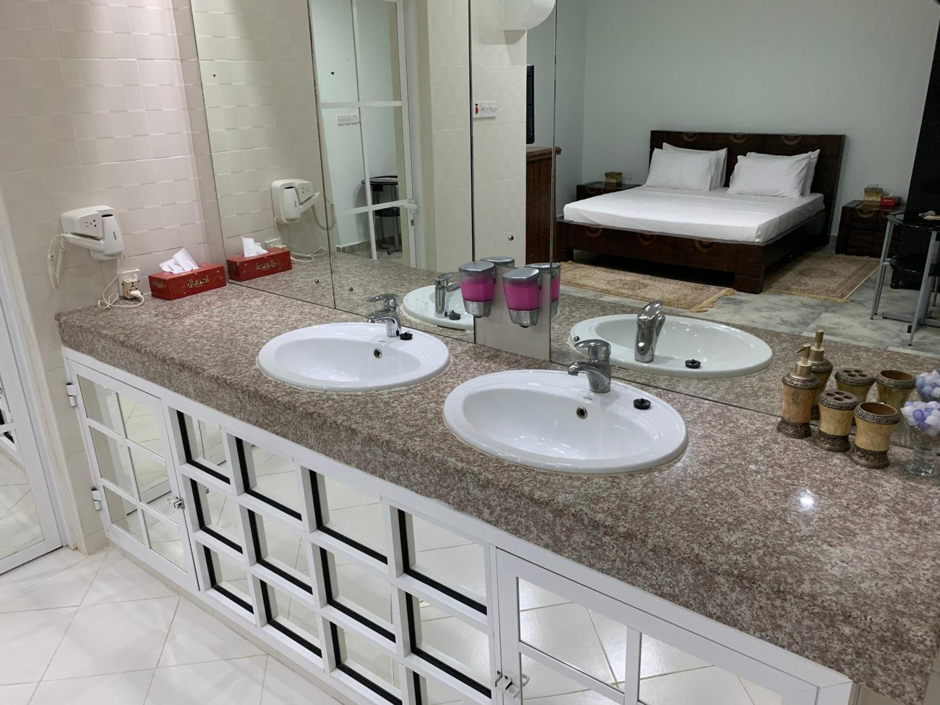 Junior Suite (2 Adults) - Photo 3