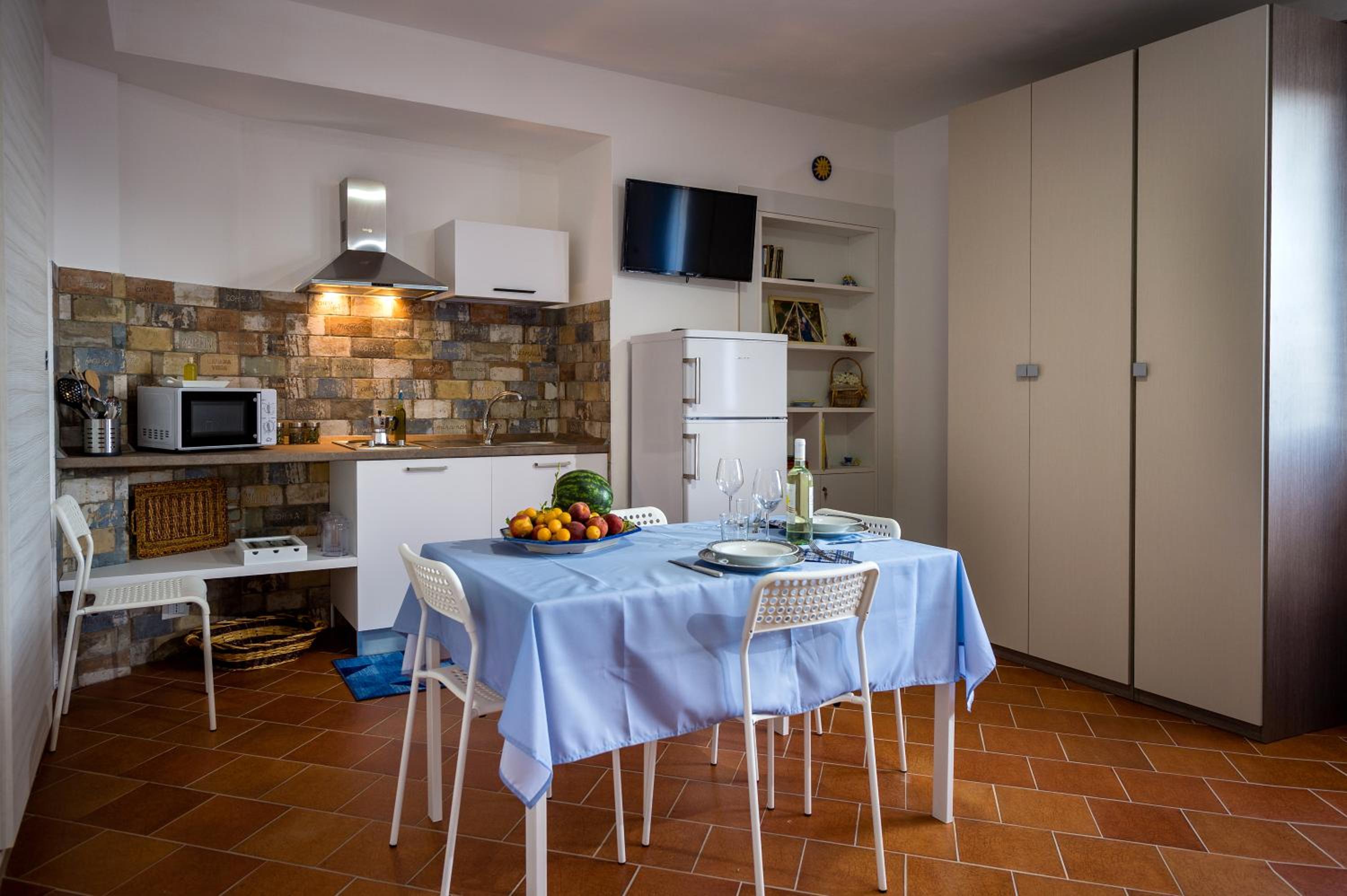 Studio Apartment - Photo 6