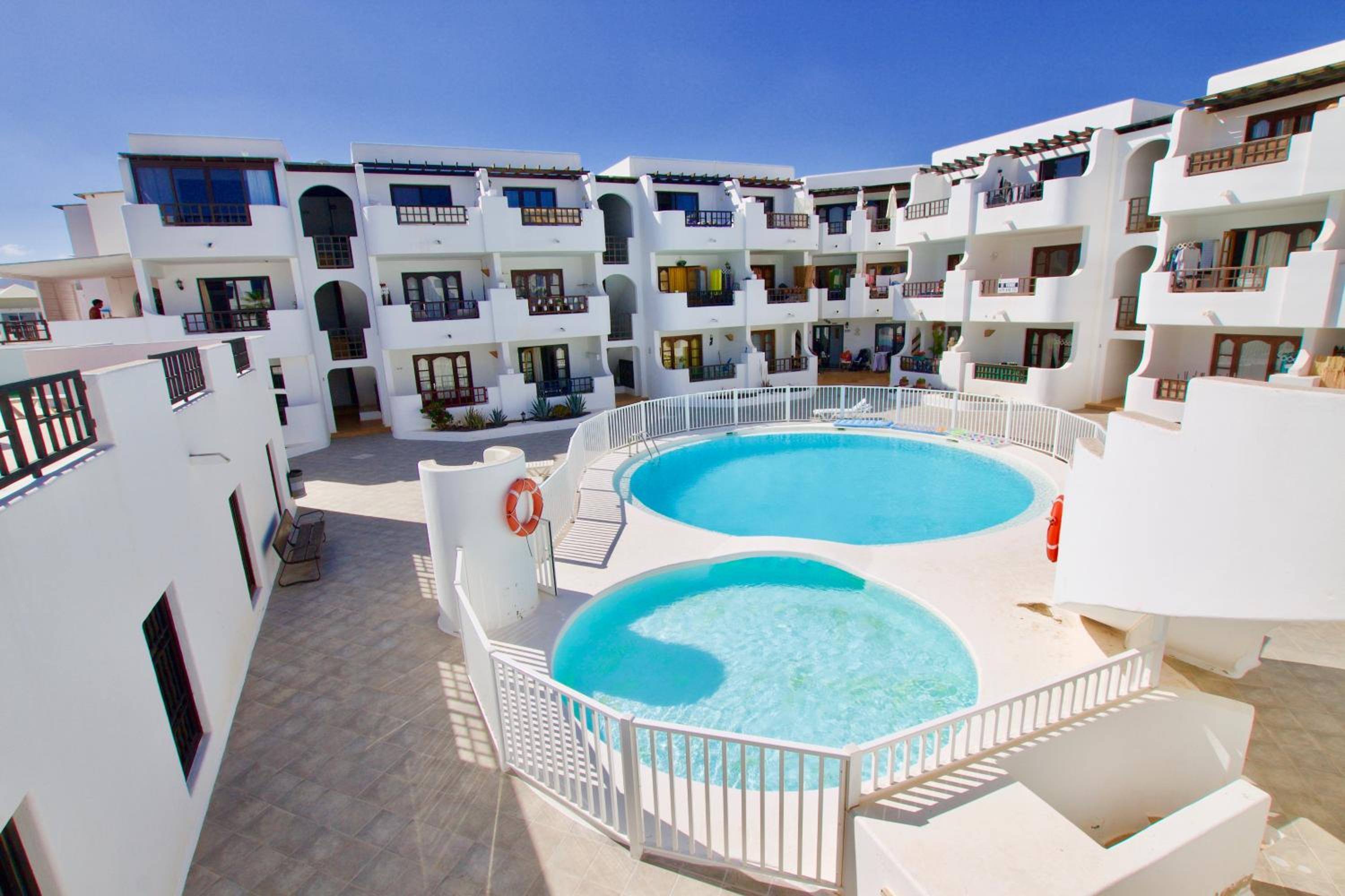 Apartment with Pool View photo 2