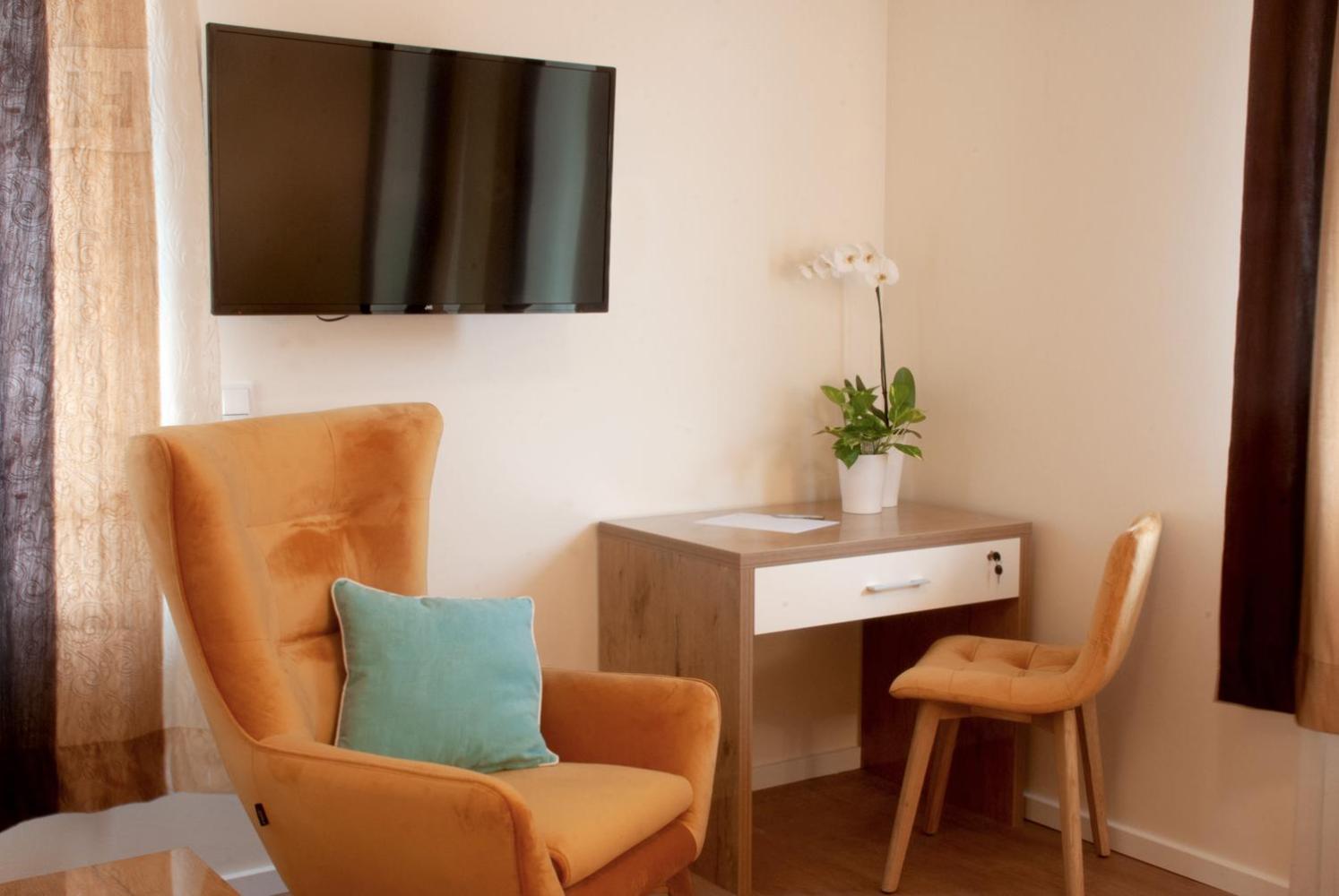 Standard King Room - Photo 4