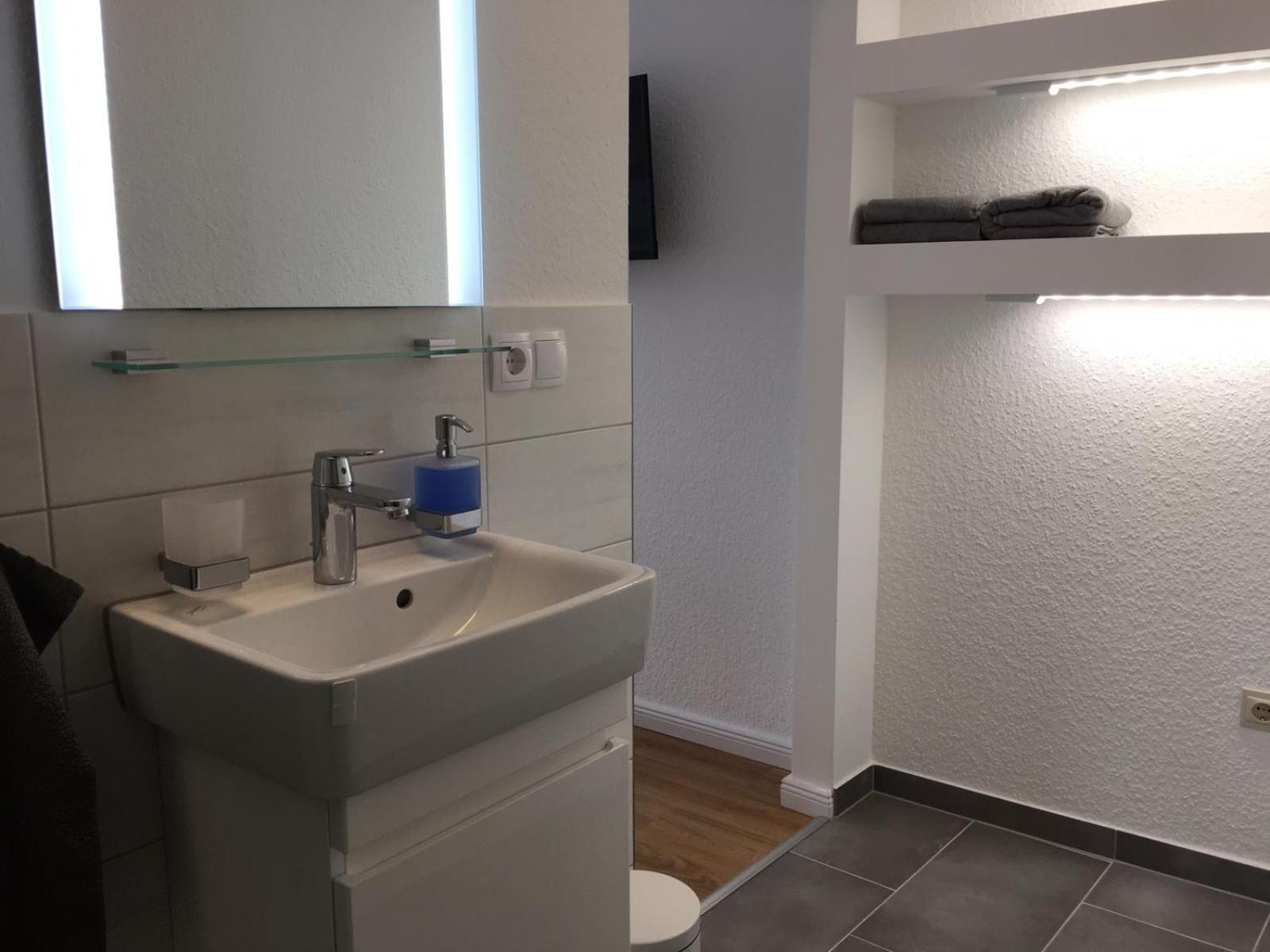 One-Bedroom Apartment - Photo 2