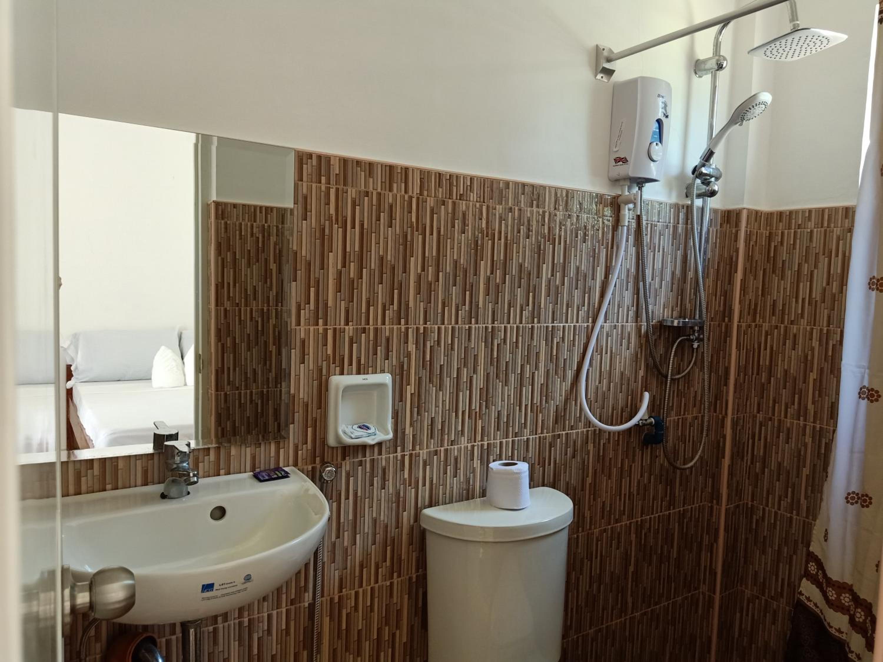 Standard Double Room - Photo 7