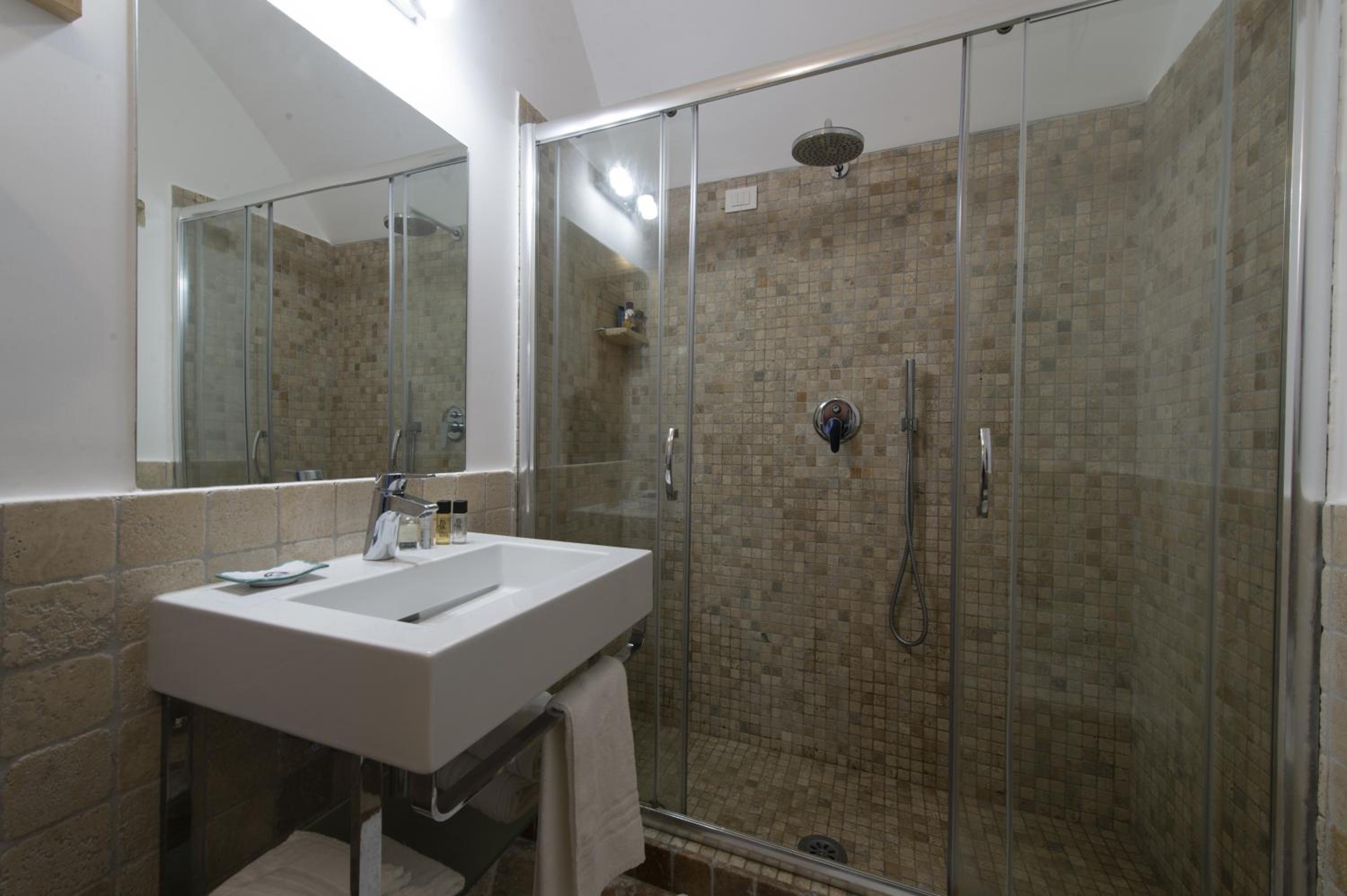 Superior Double Room with Sea View - Photo 3