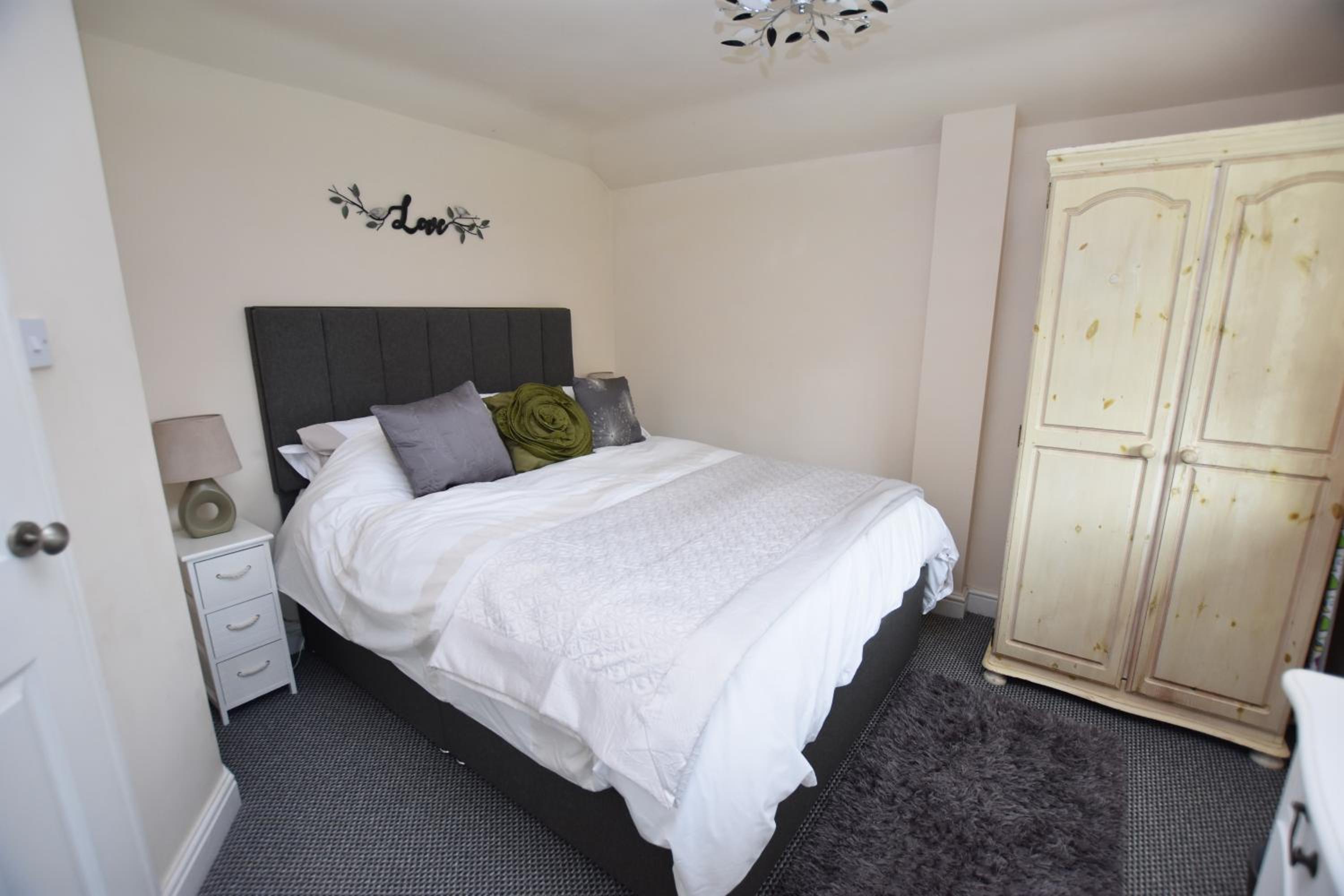 Cottage with King Bed