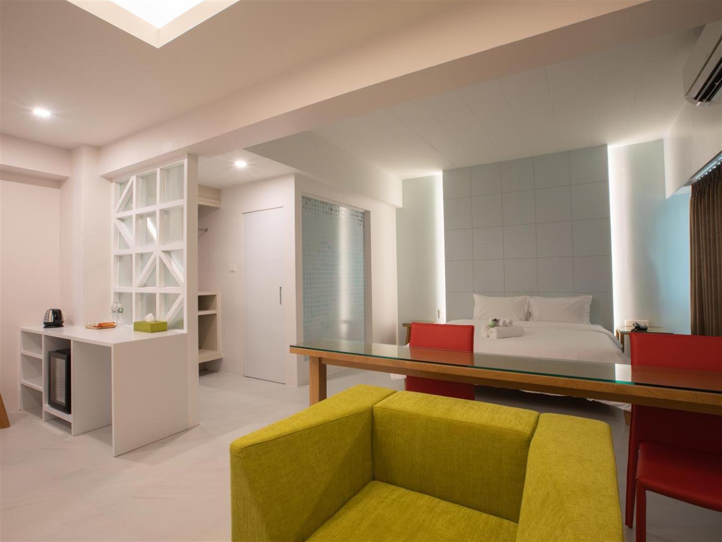 Deluxe King Suite - Photo 5
