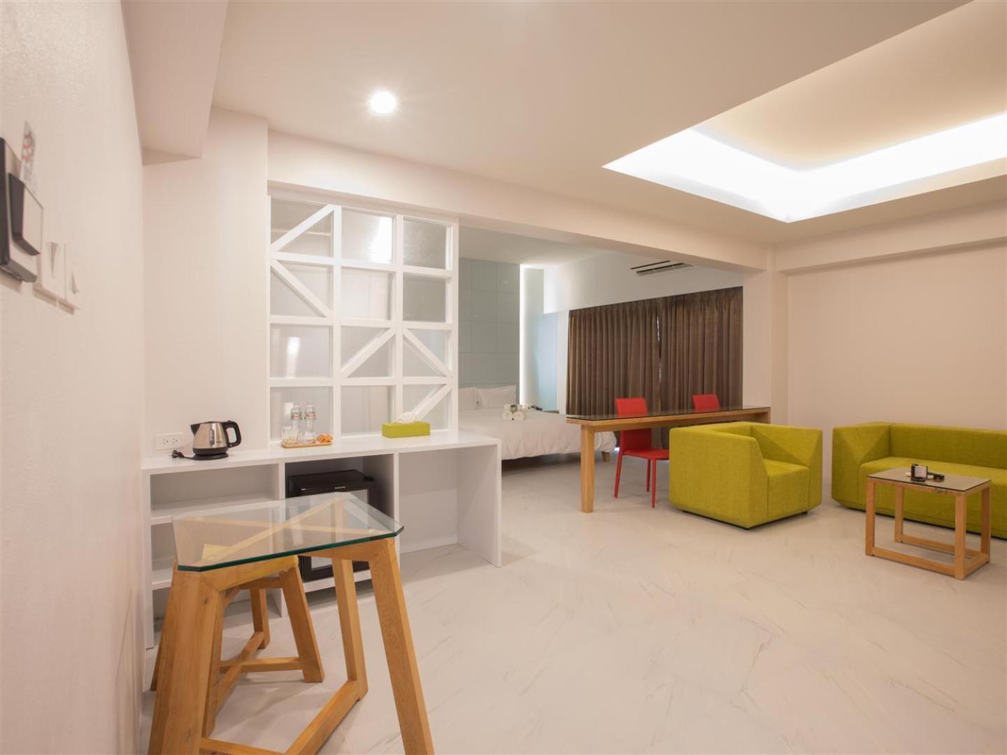 Deluxe King Suite - Photo 4
