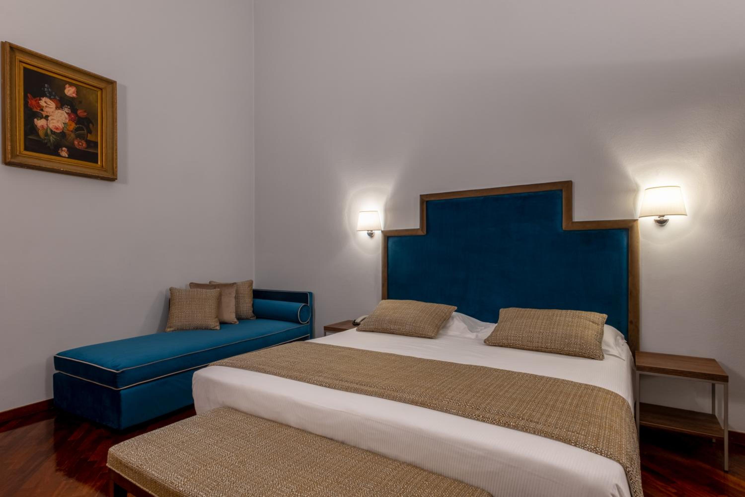 Superior Double or Twin Room - Photo 5