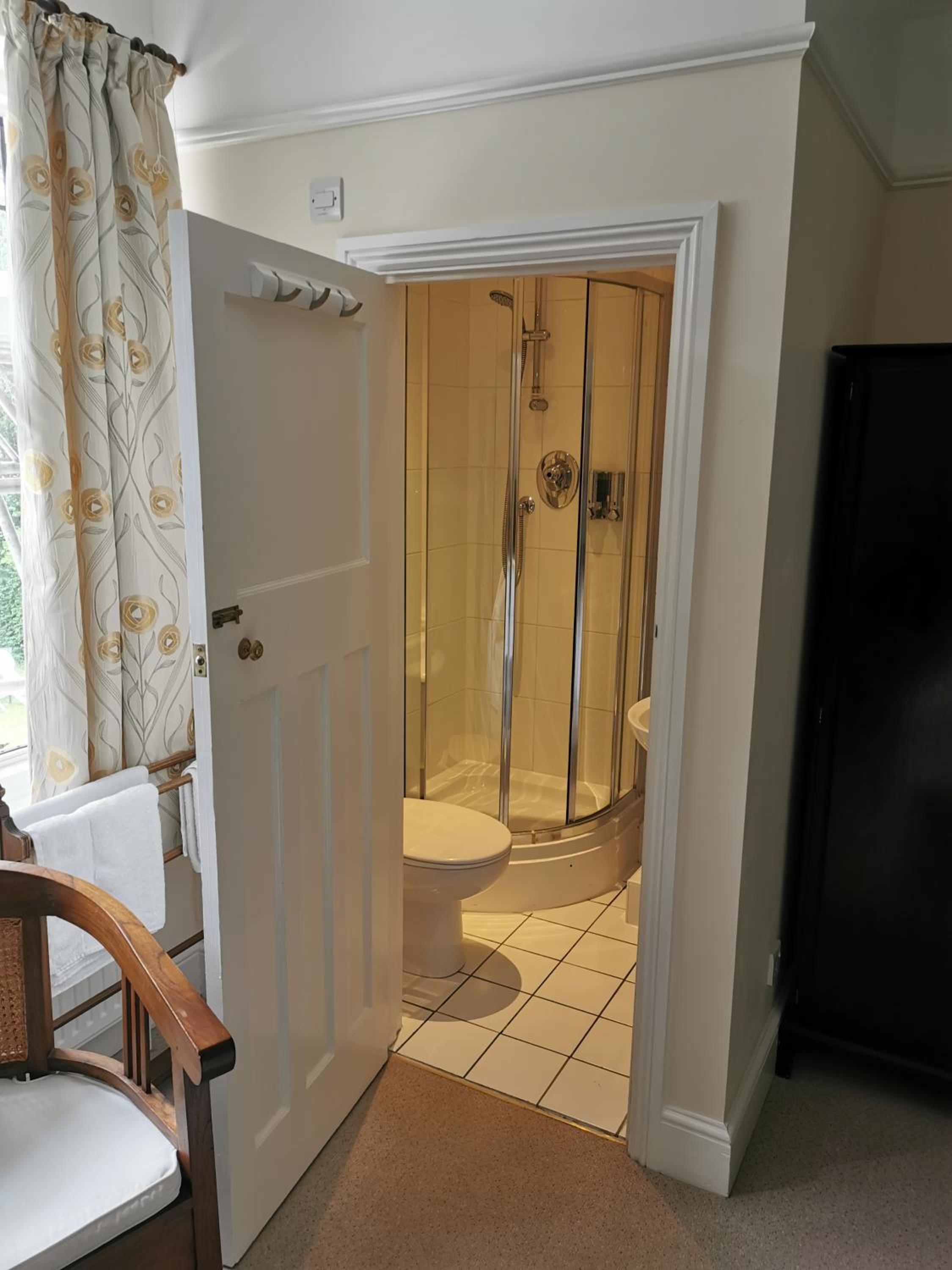 Twin Room with Shower - Photo 2
