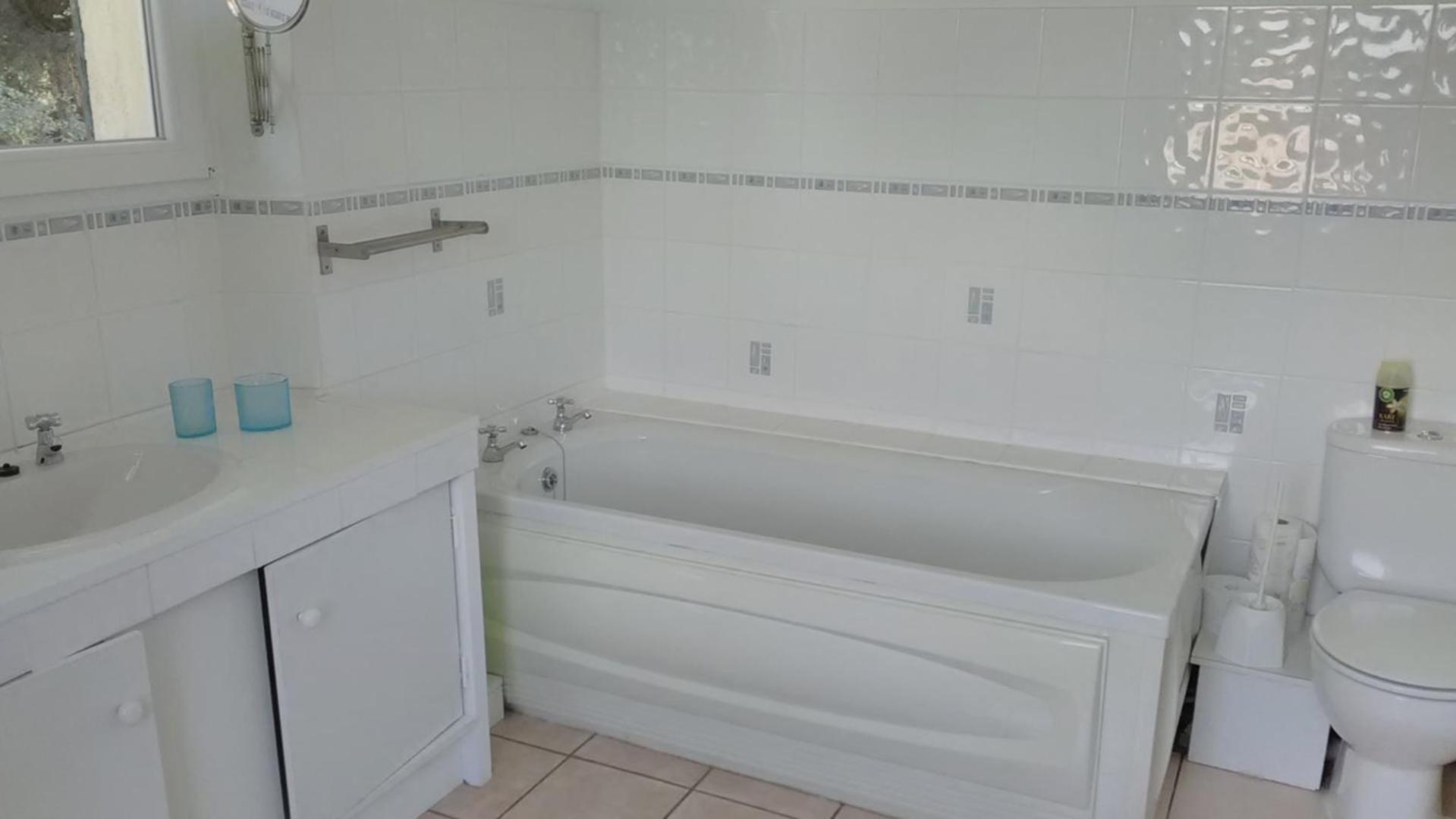 Double Room with Private Bathroom - Photo 5