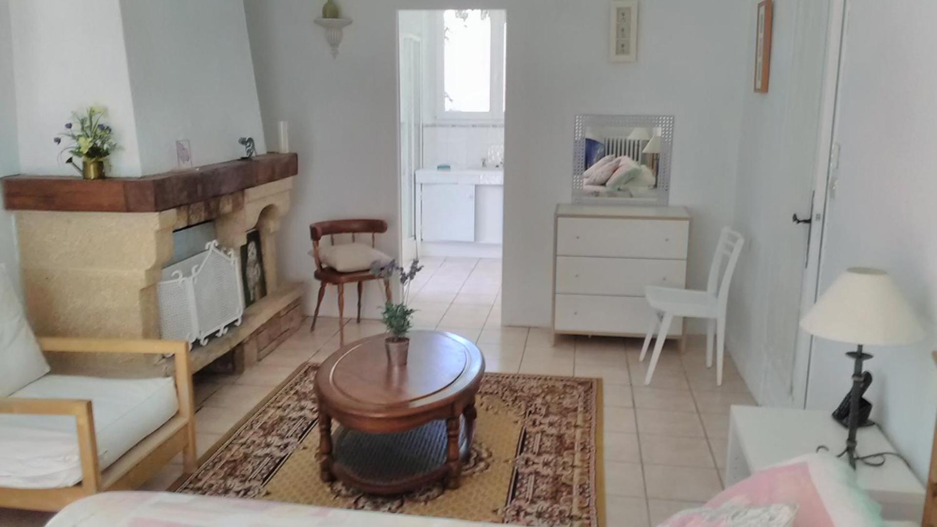 Double Room with Private Bathroom - Photo 4