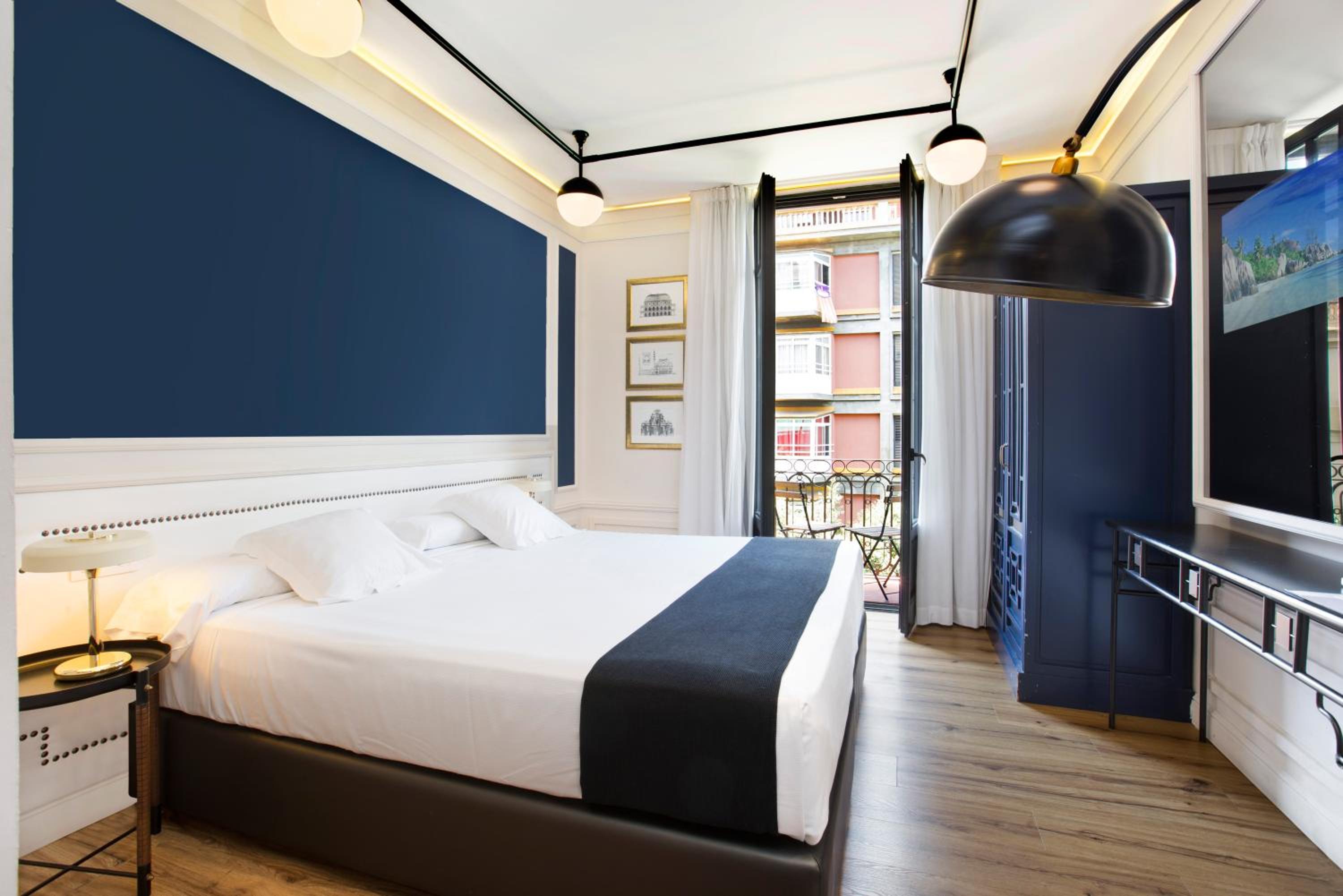 Double or Twin Room with Balcony photo 3