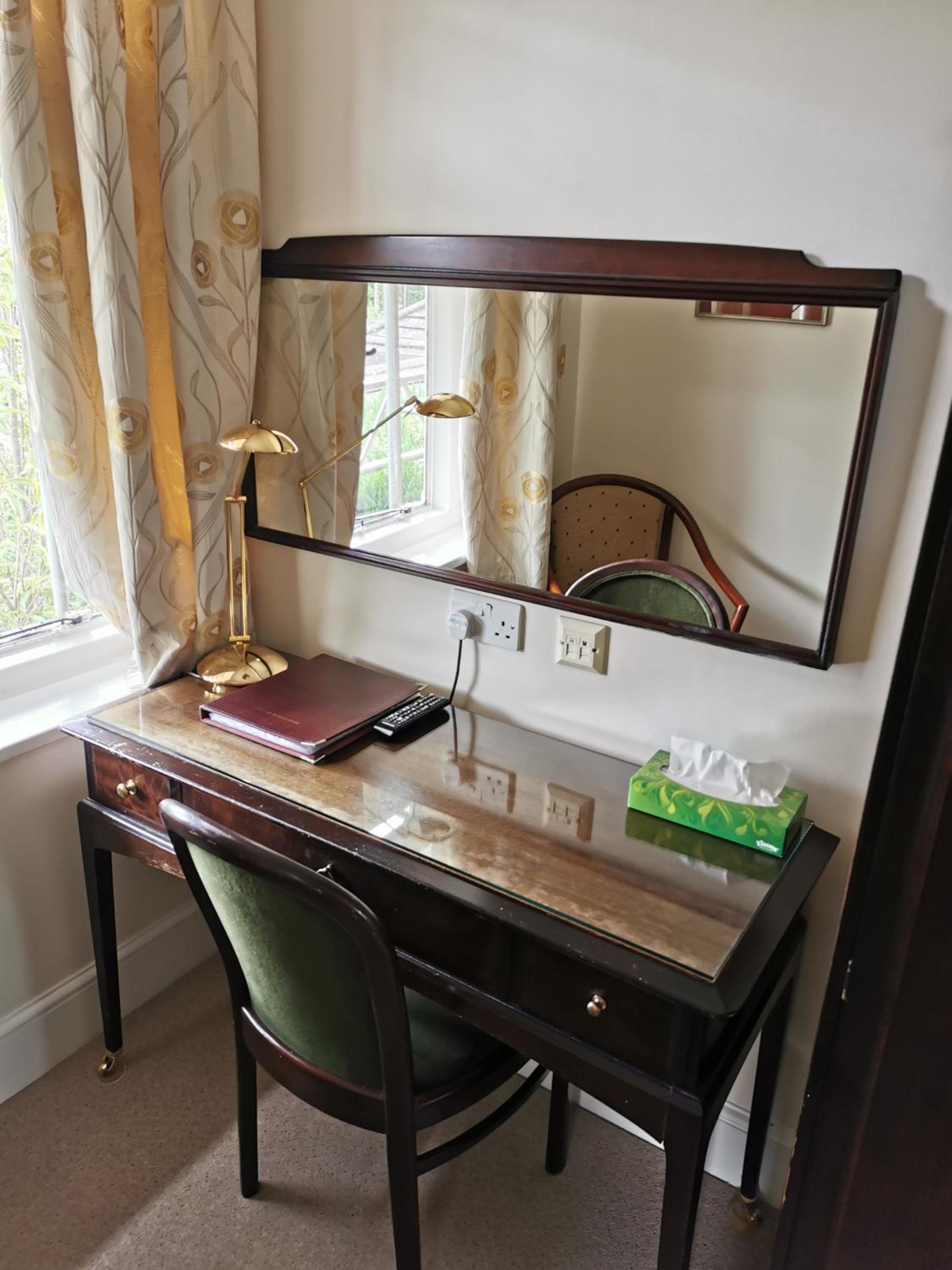 Deluxe Double Room with Shower - Photo 4