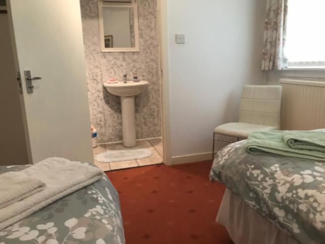Standard Twin Room photo 2