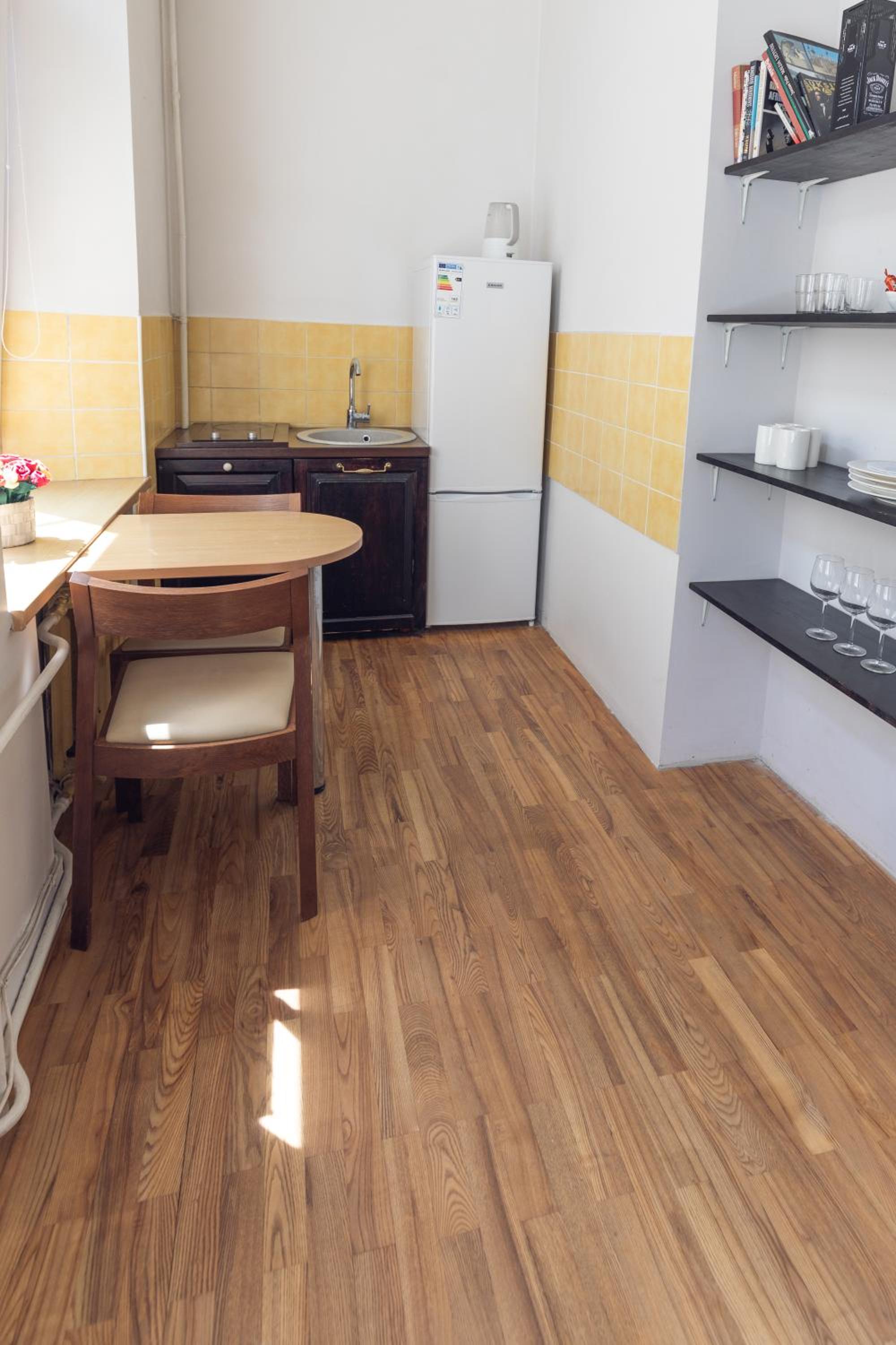 Apartment with Balcony - Photo 2