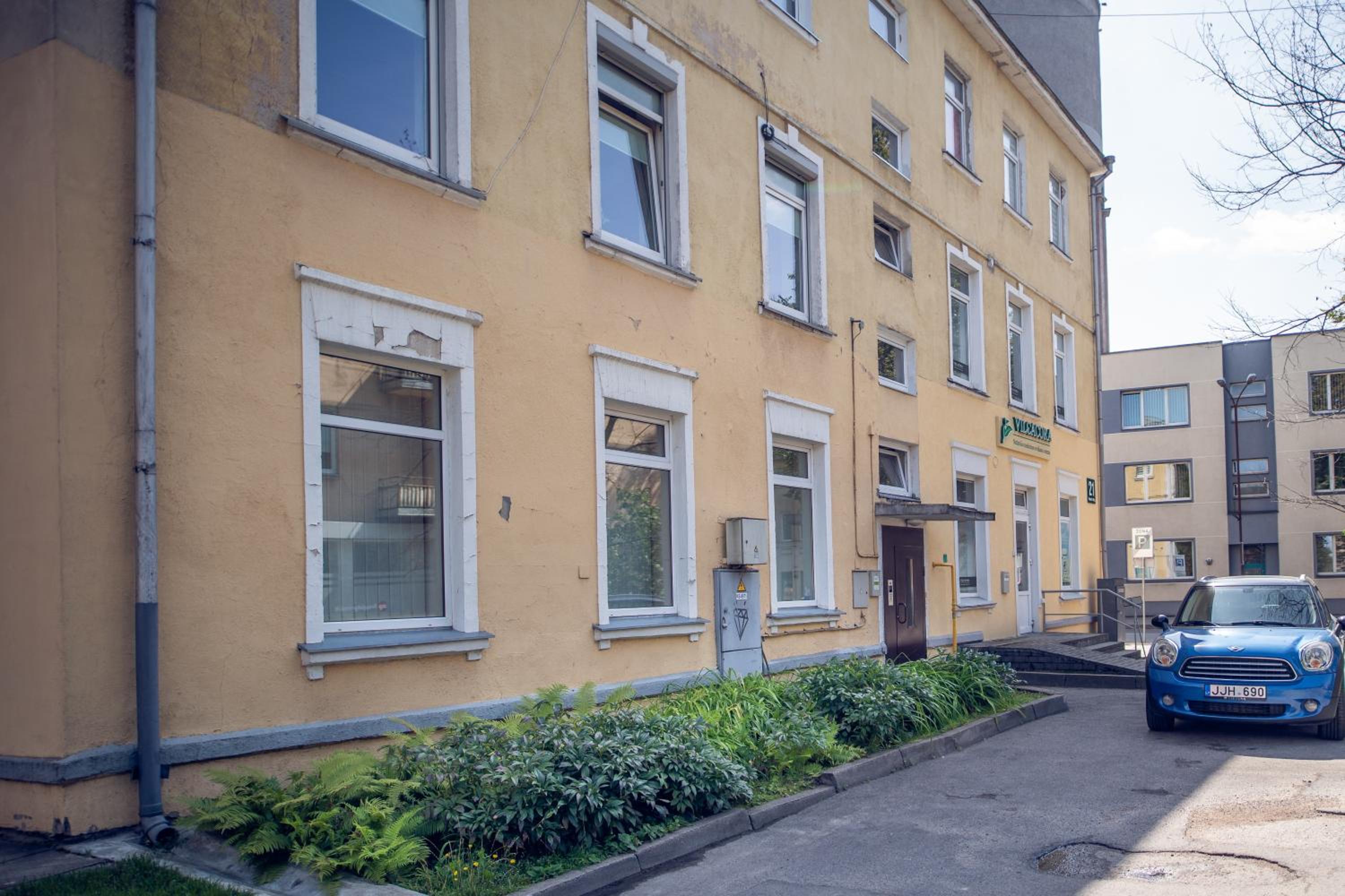Apartment with Balcony - Photo 5