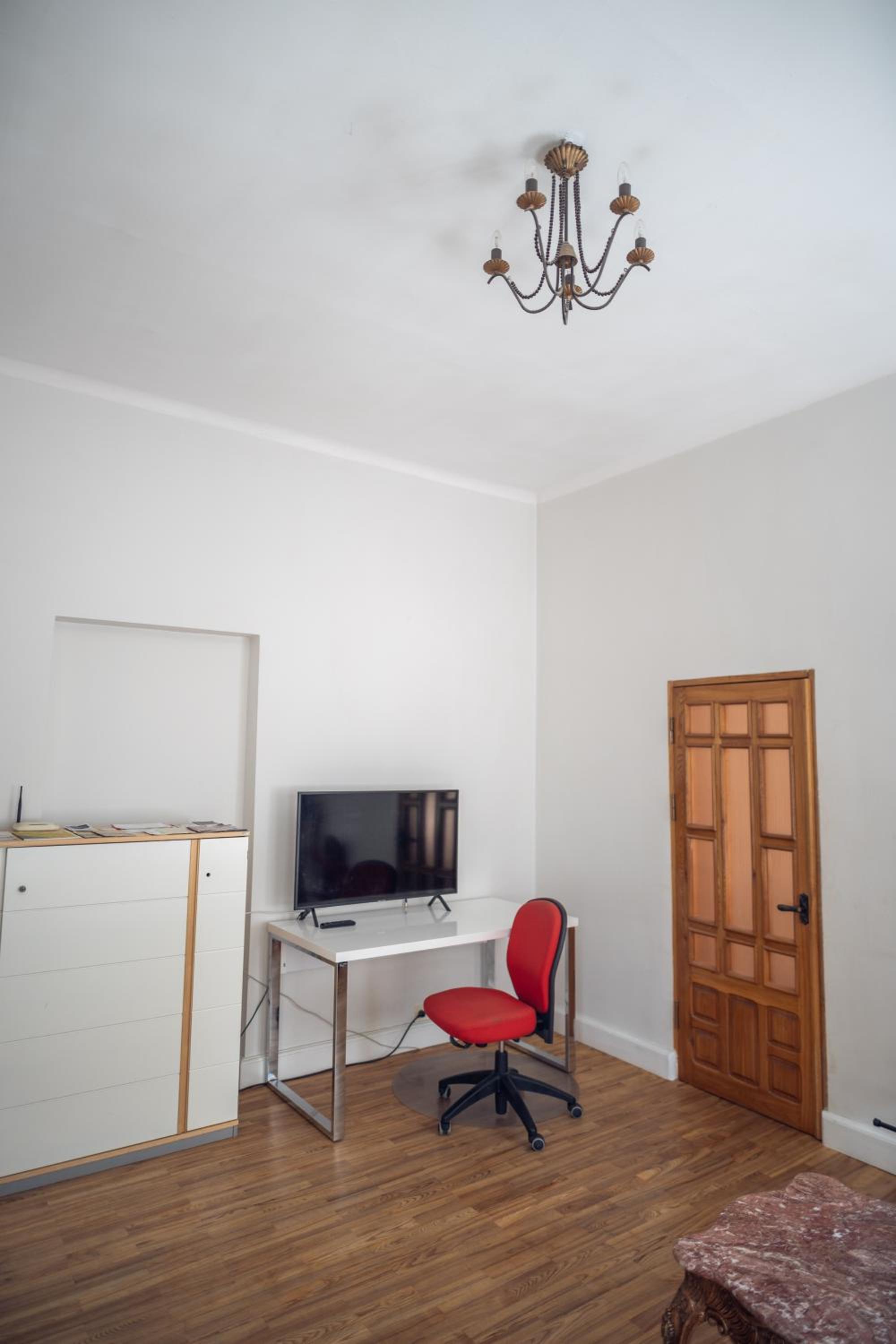 Apartment with Balcony - Photo 14