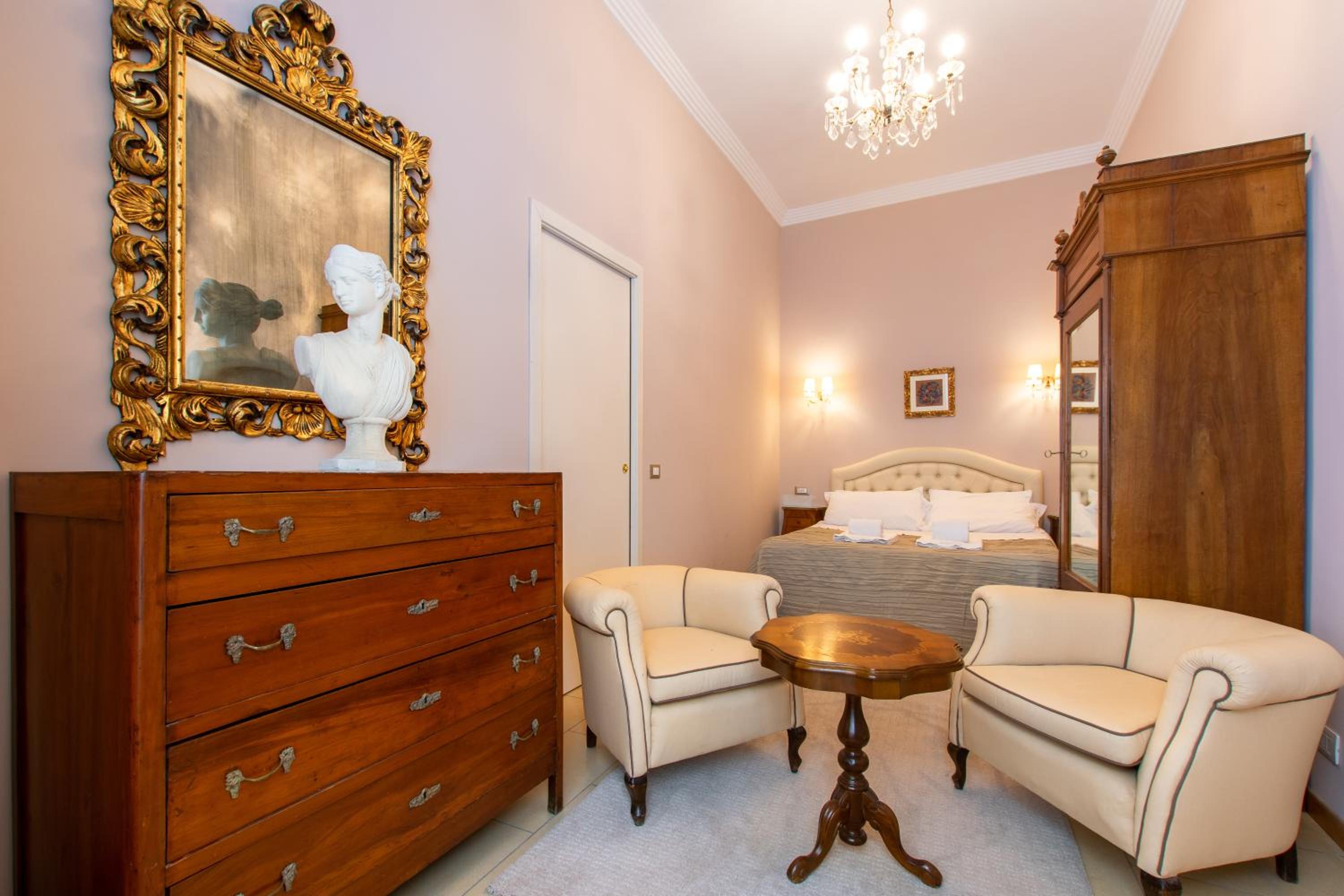 One-Bedroom Apartment photo 2