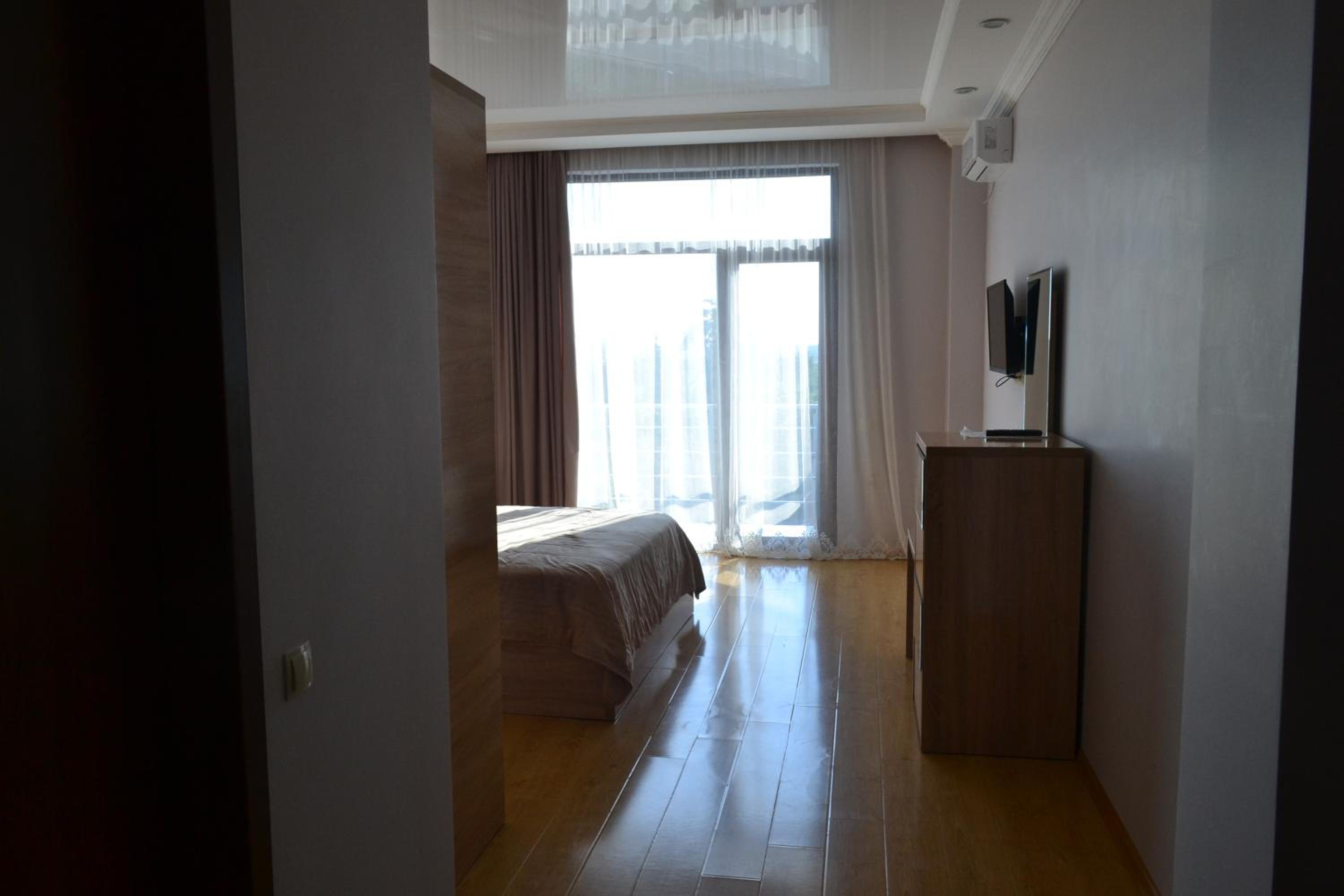 Standard King Room photo 1