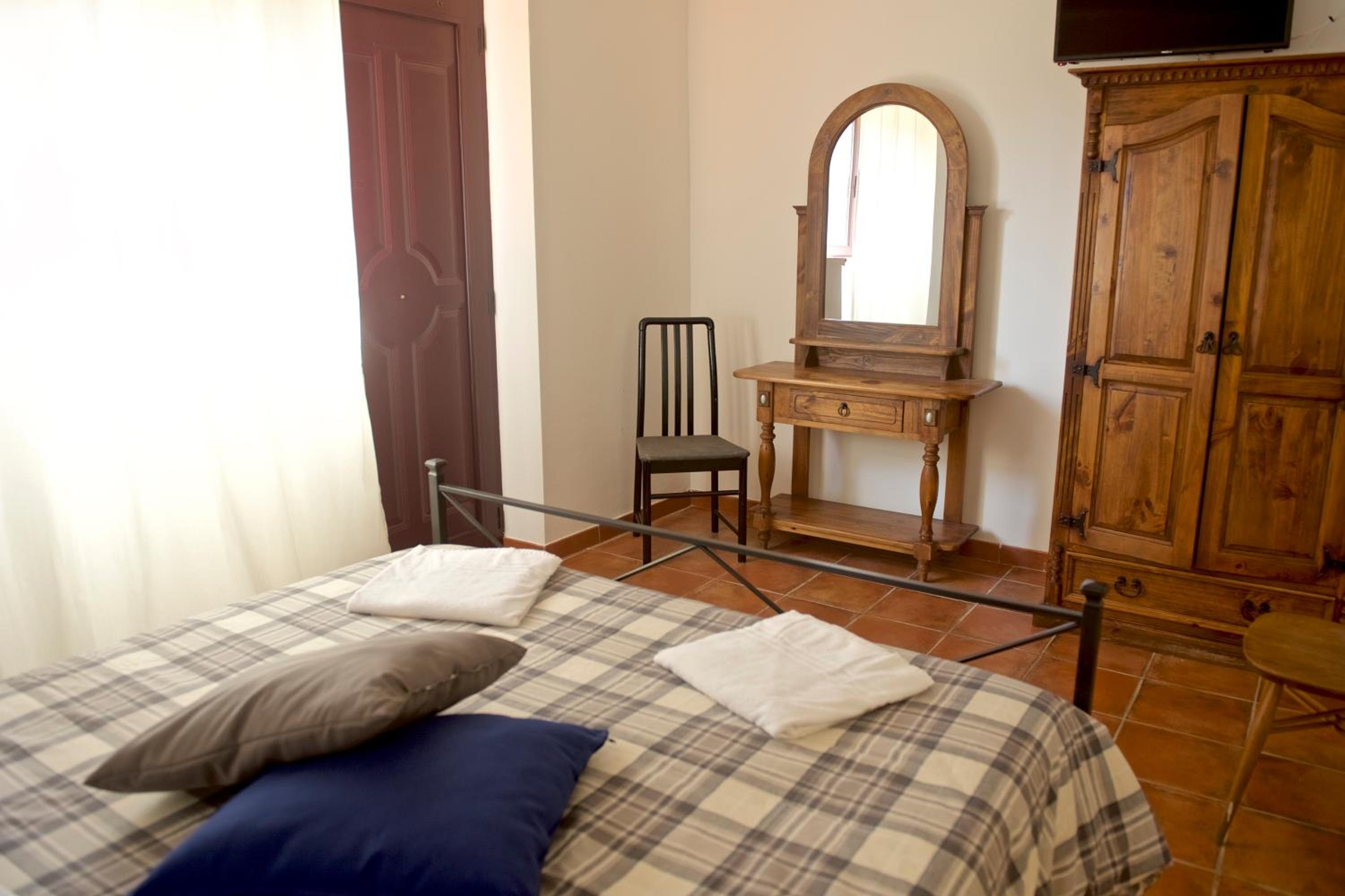Double Room with Private Bathroom - Photo 7