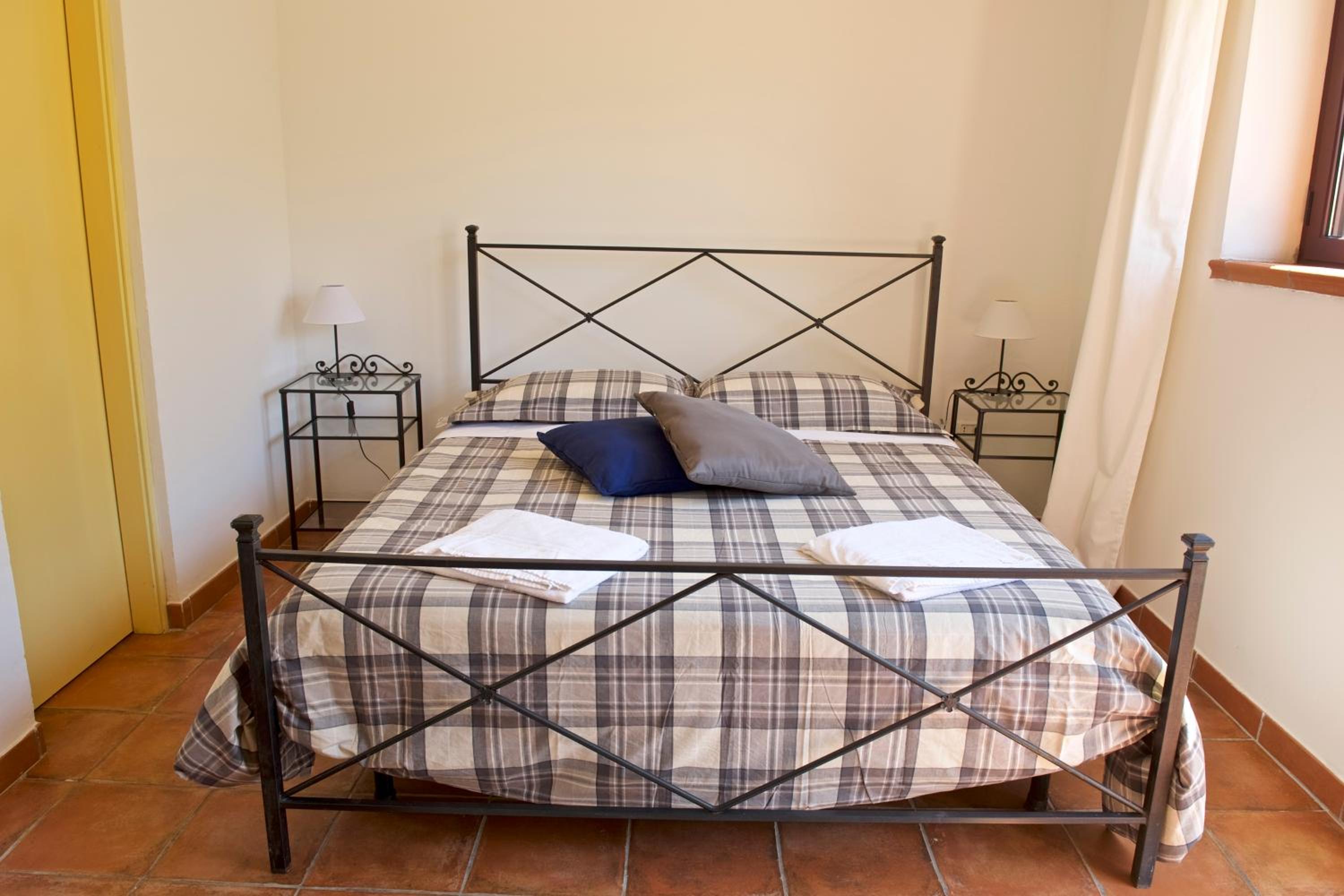 Double Room with Private Bathroom - Photo 6