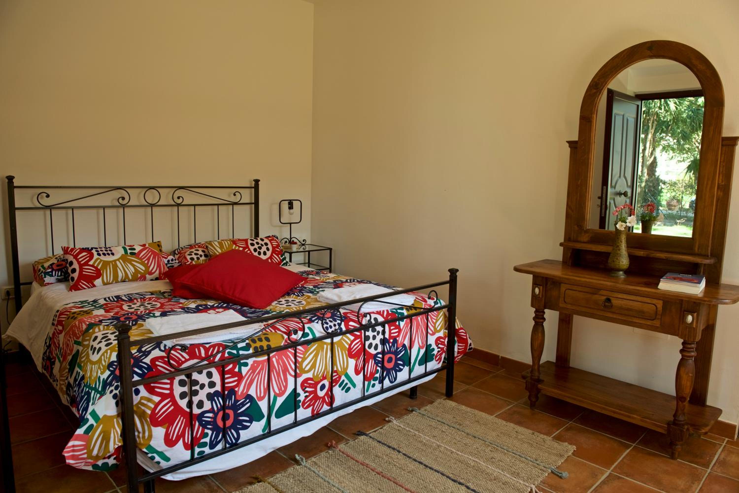 Double Room with Private Bathroom - Photo 4