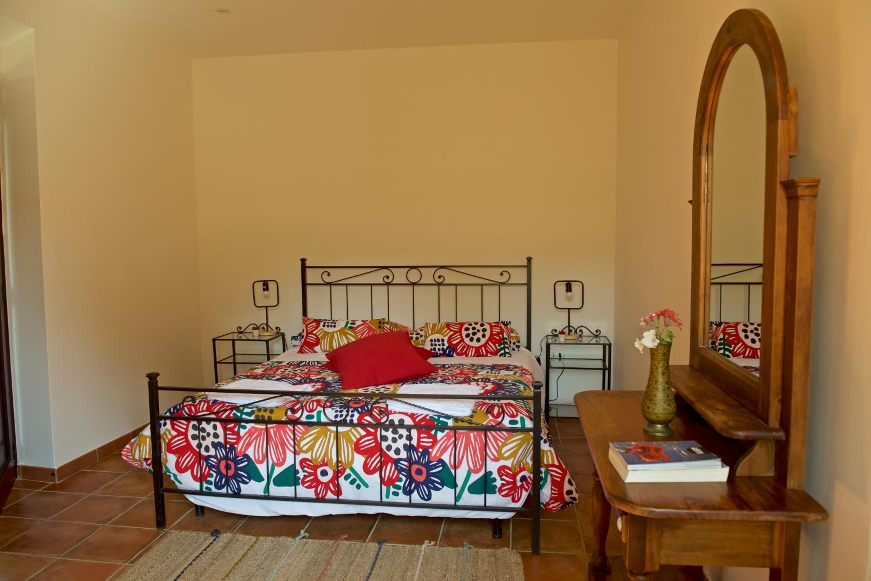 Double Room with Private Bathroom - Photo 3