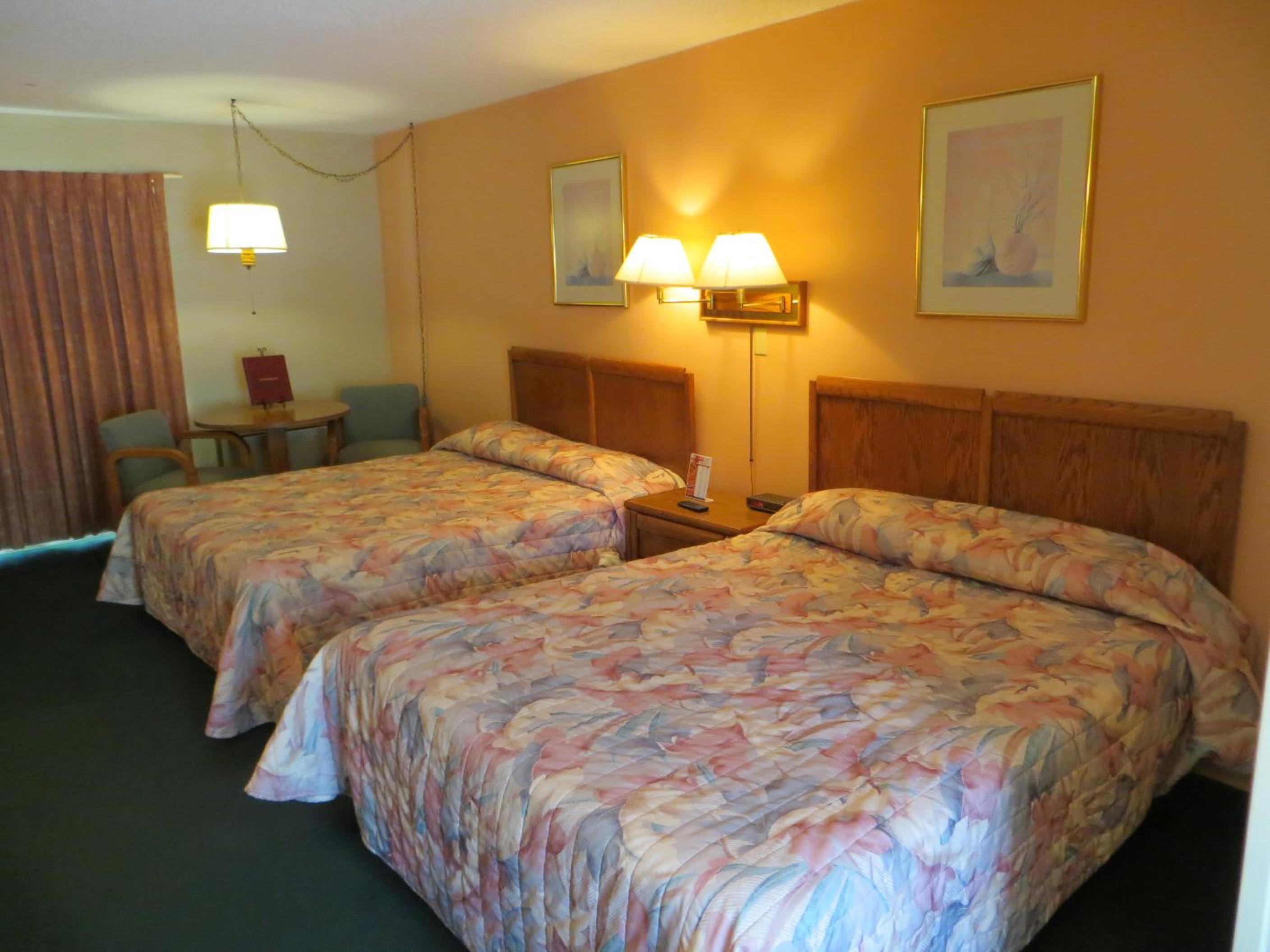 Queen Room with Two Queen Beds photo 1