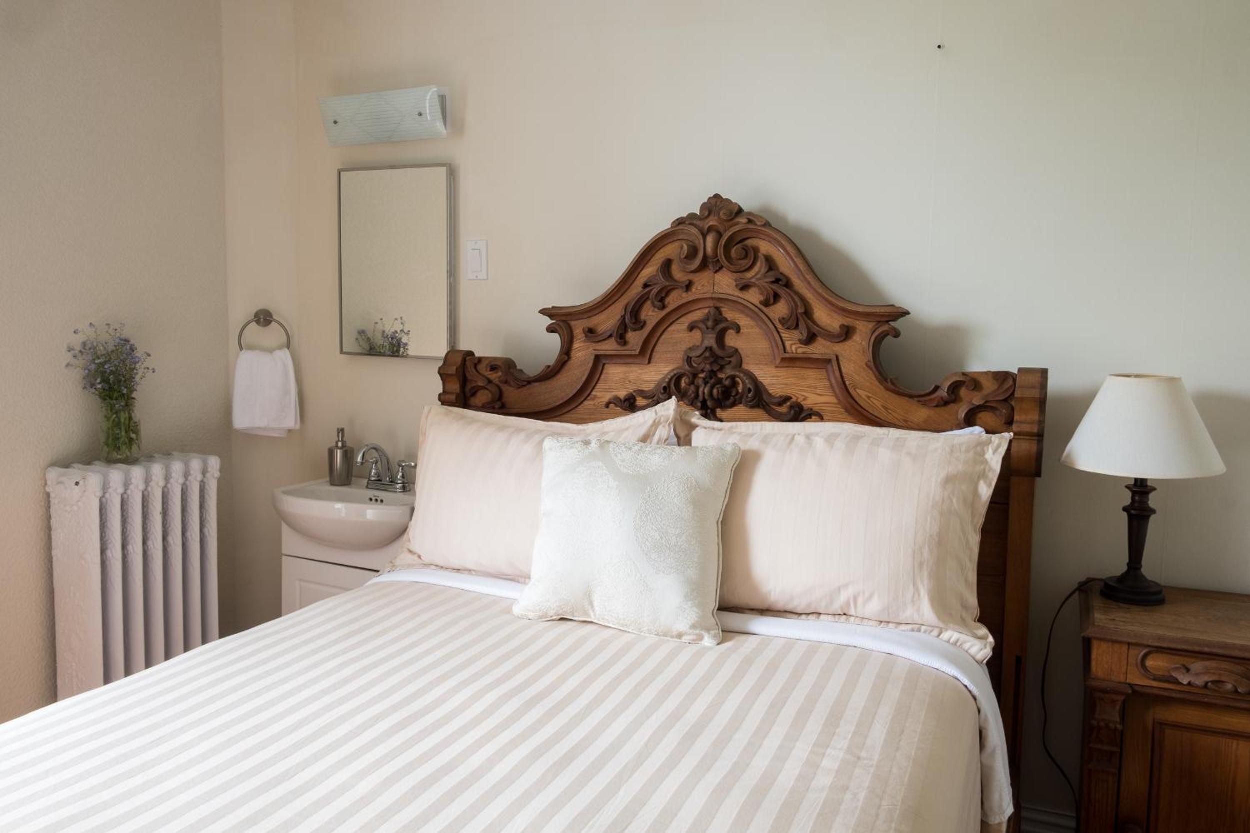 Double Room with Shared Bathroom photo 1
