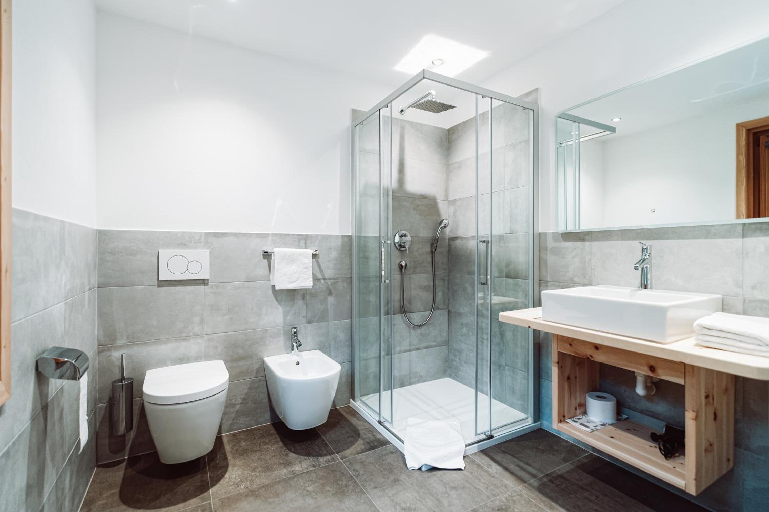Quadruple Room with Private Bathroom - Photo 3