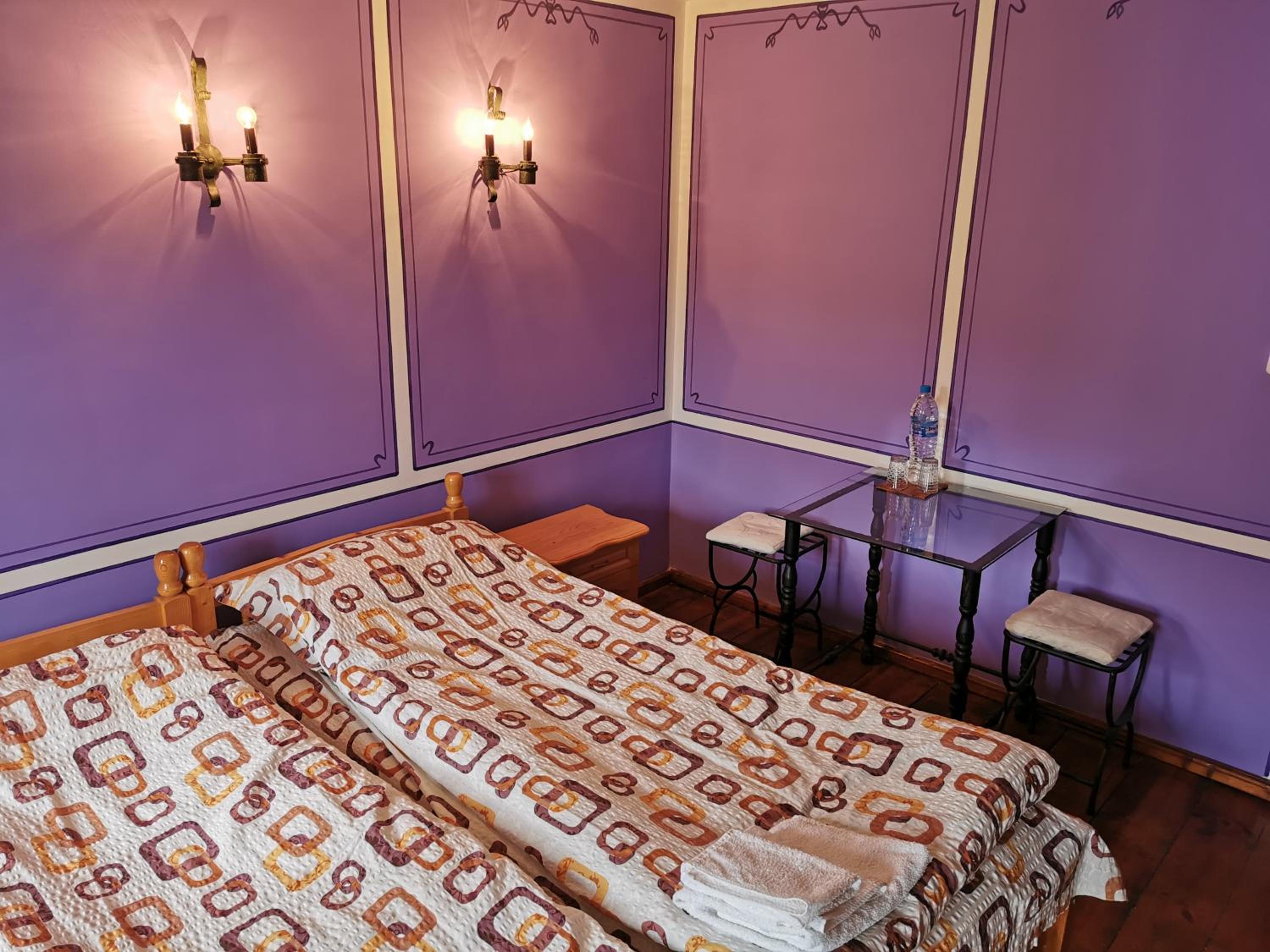 Double or Twin Room with Shared Bathroom photo 1