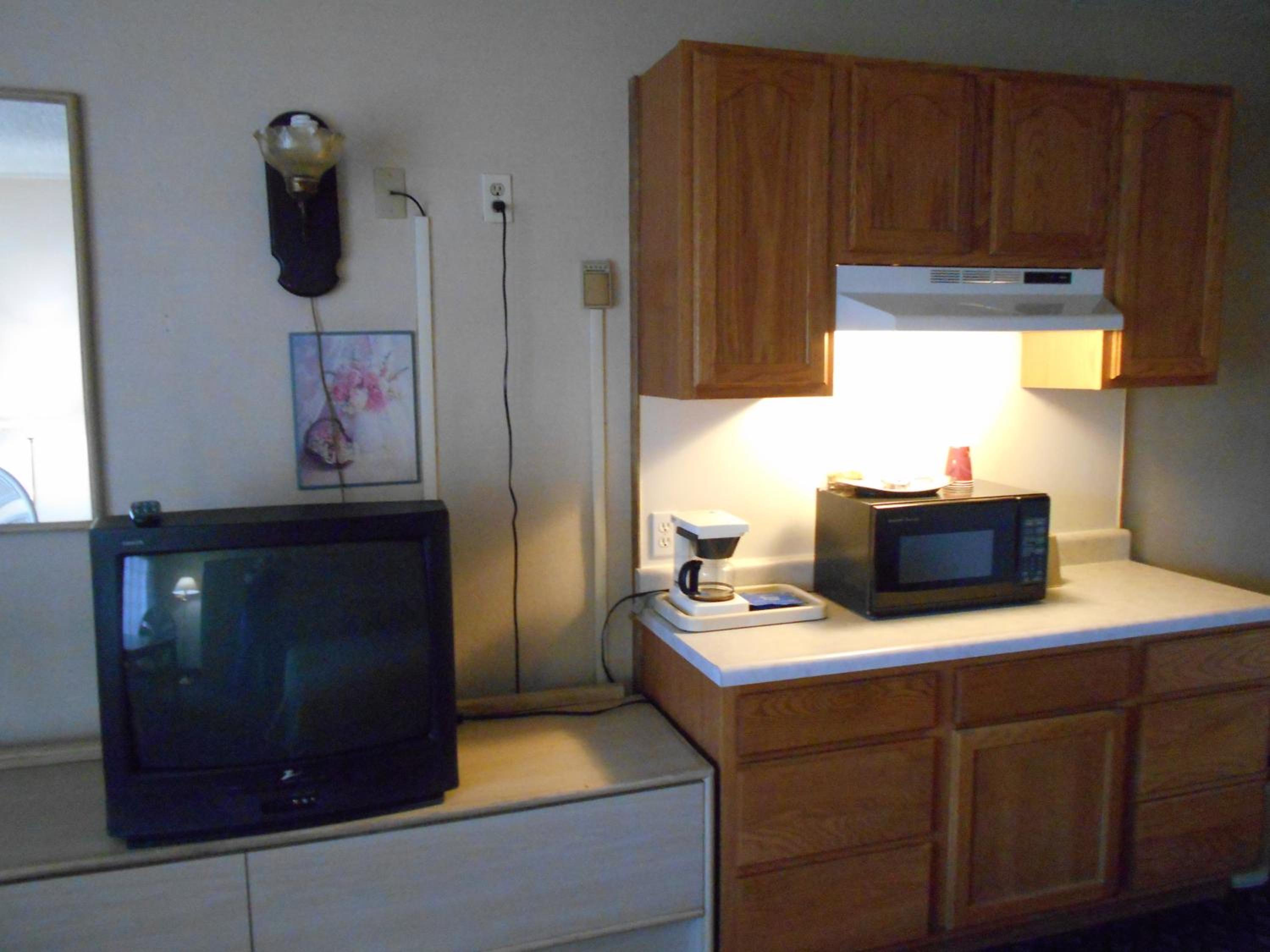 Queen Room with Two Queen Beds photo 3