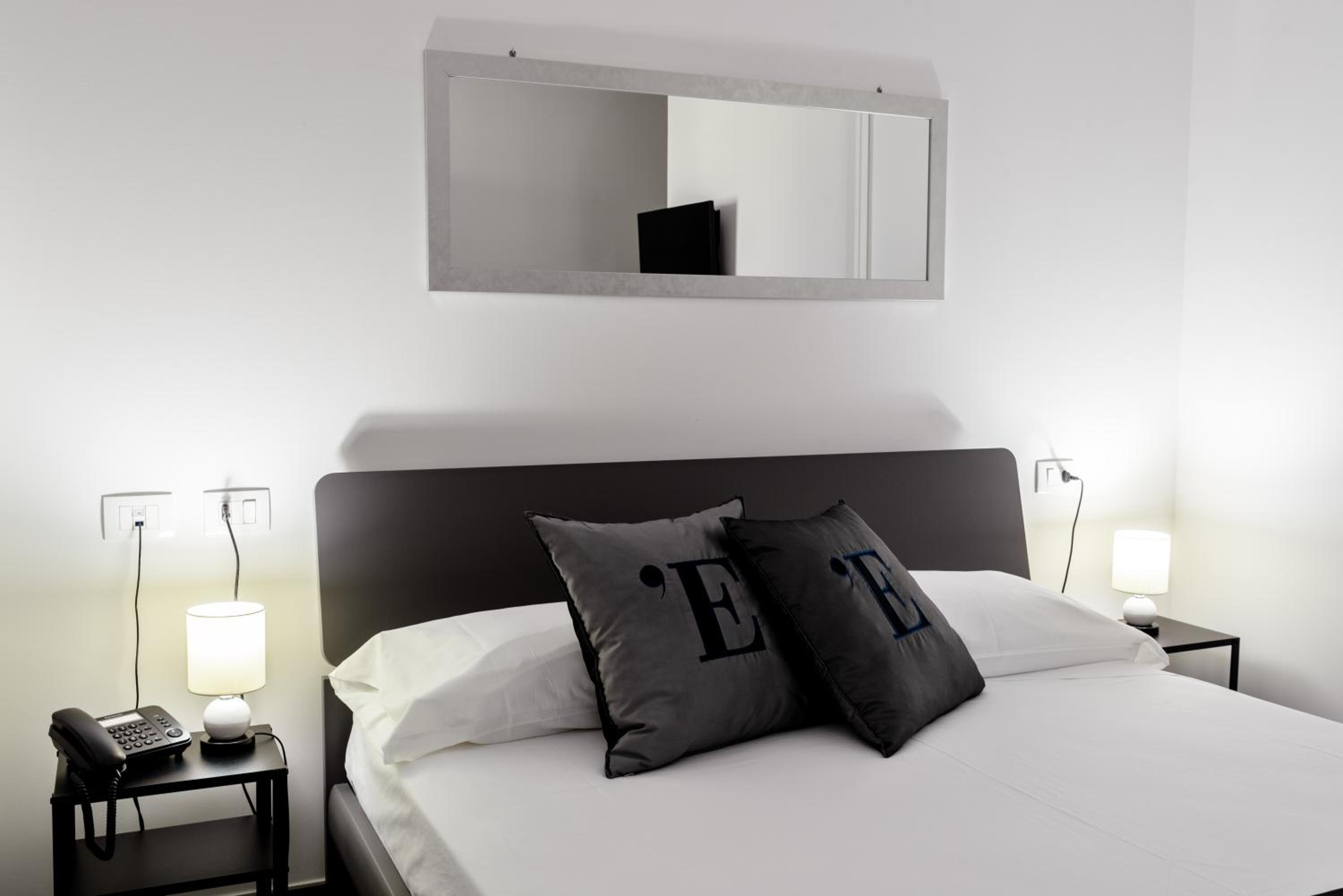 Standard Double Room - Photo 4