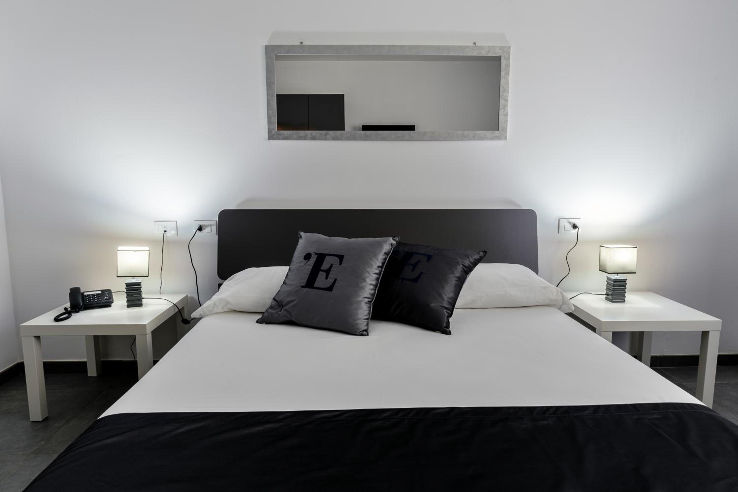 Standard Double Room - Photo 3
