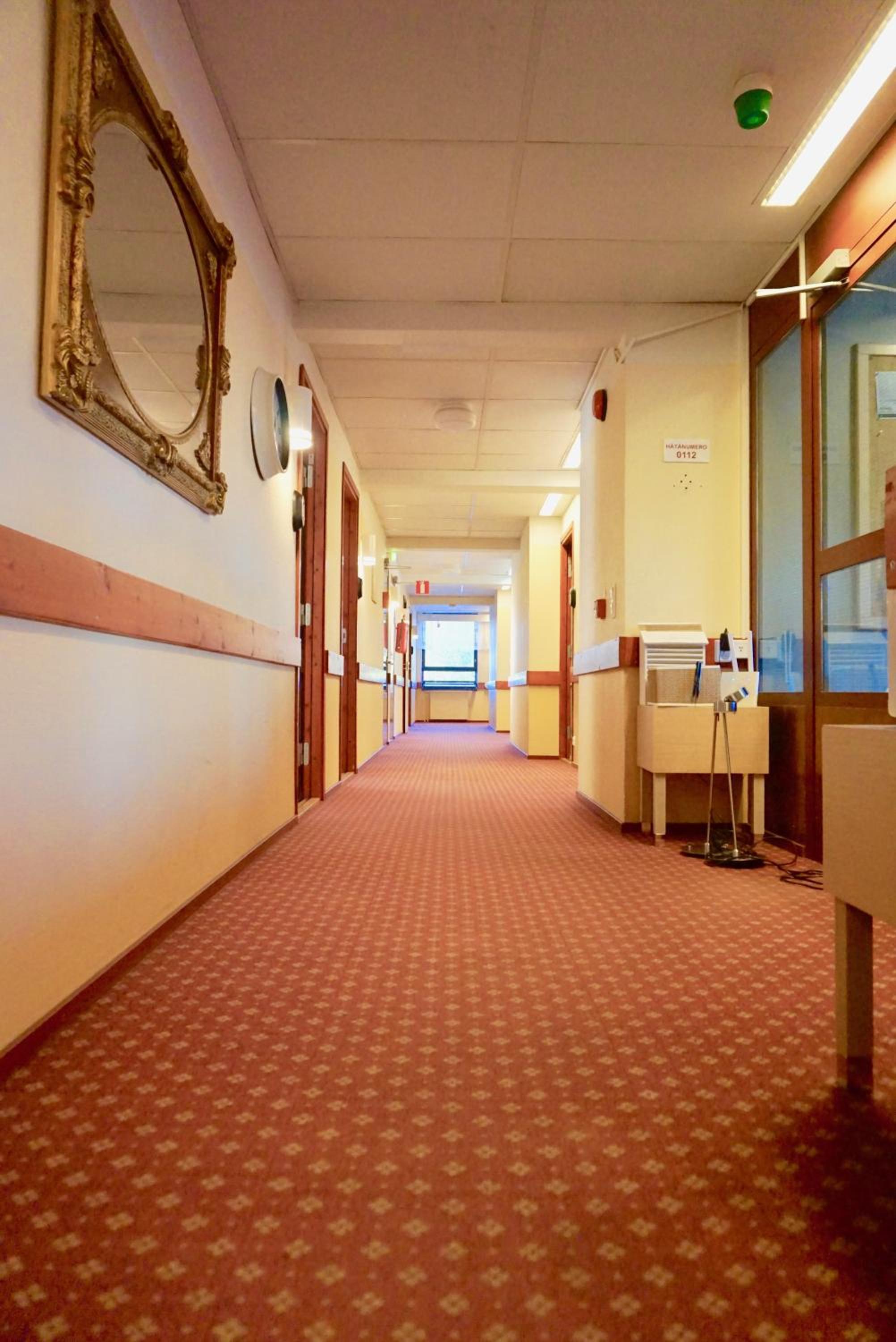 Economy Twin Room - Photo 11