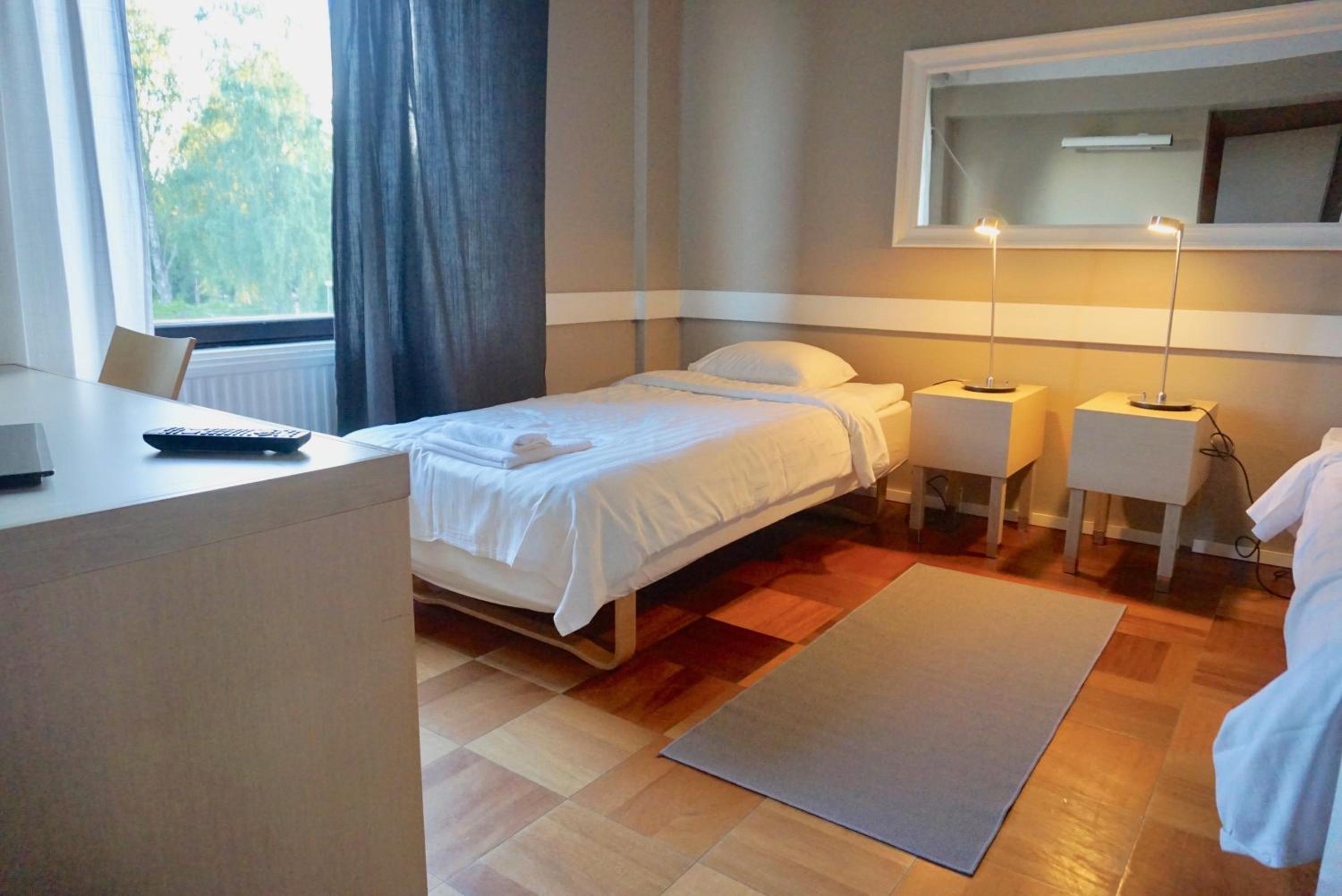 Economy Twin Room - Photo 5
