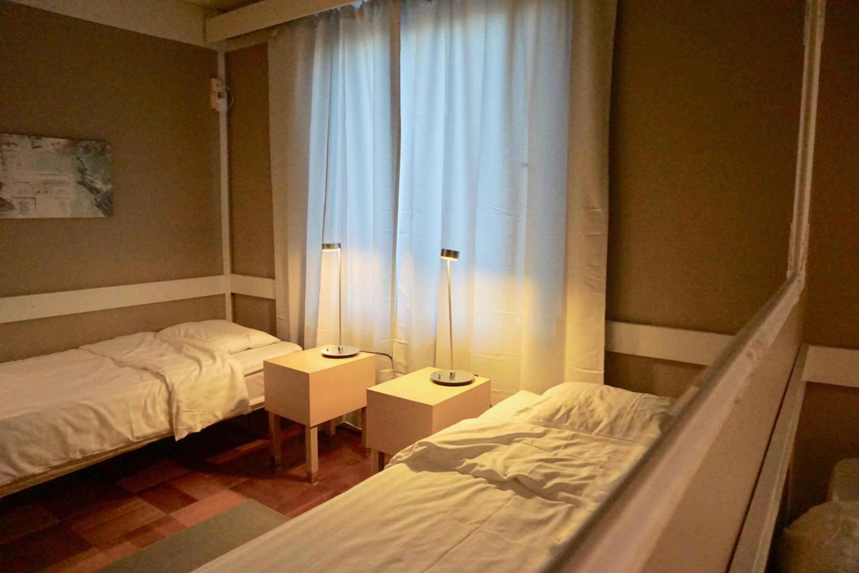 Economy Twin Room - Photo 7