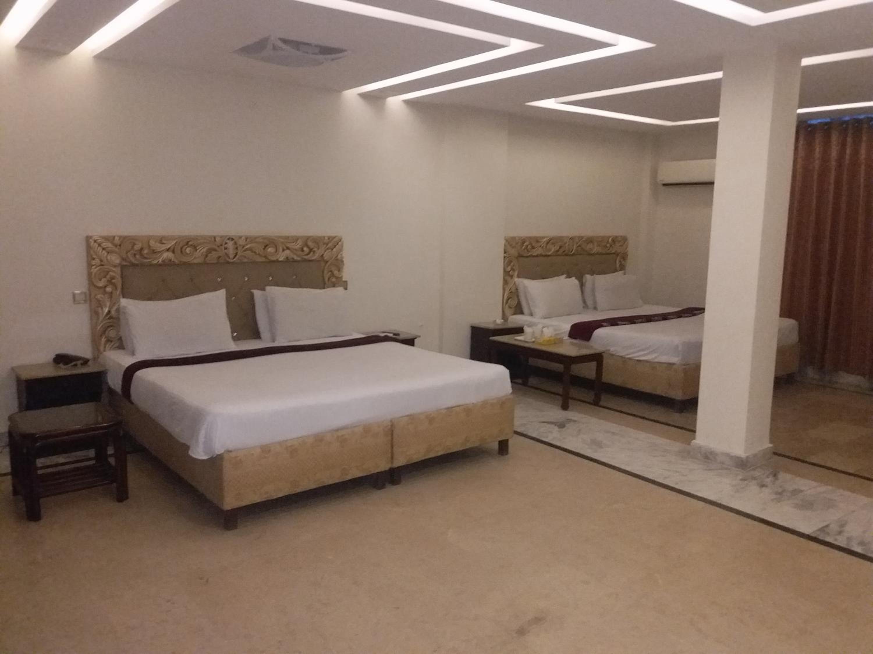 Deluxe Family Room