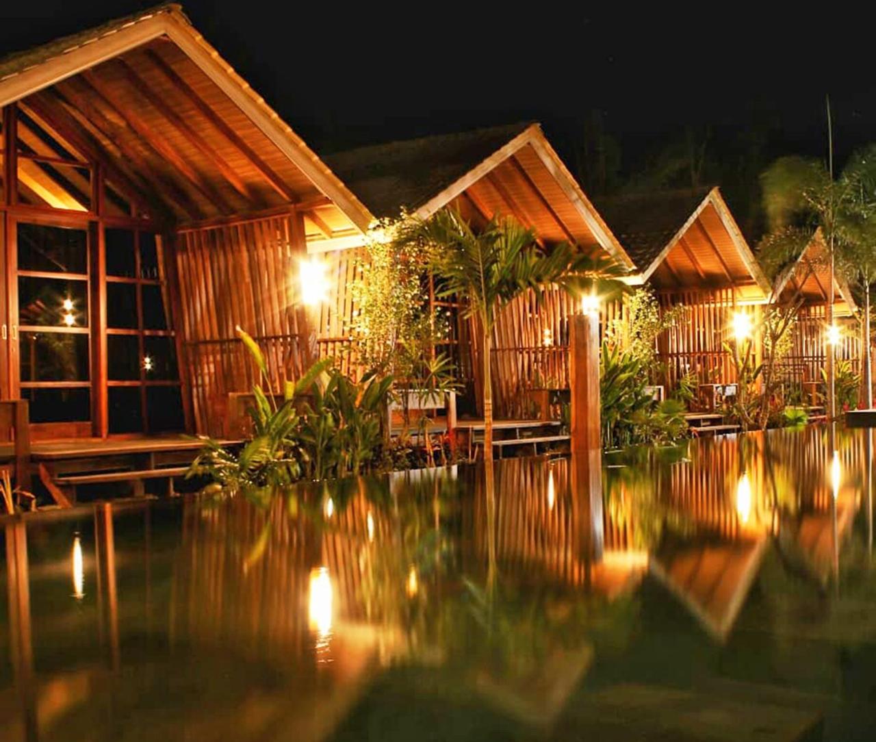 Bungalow Twin with Pool View - Photo 6