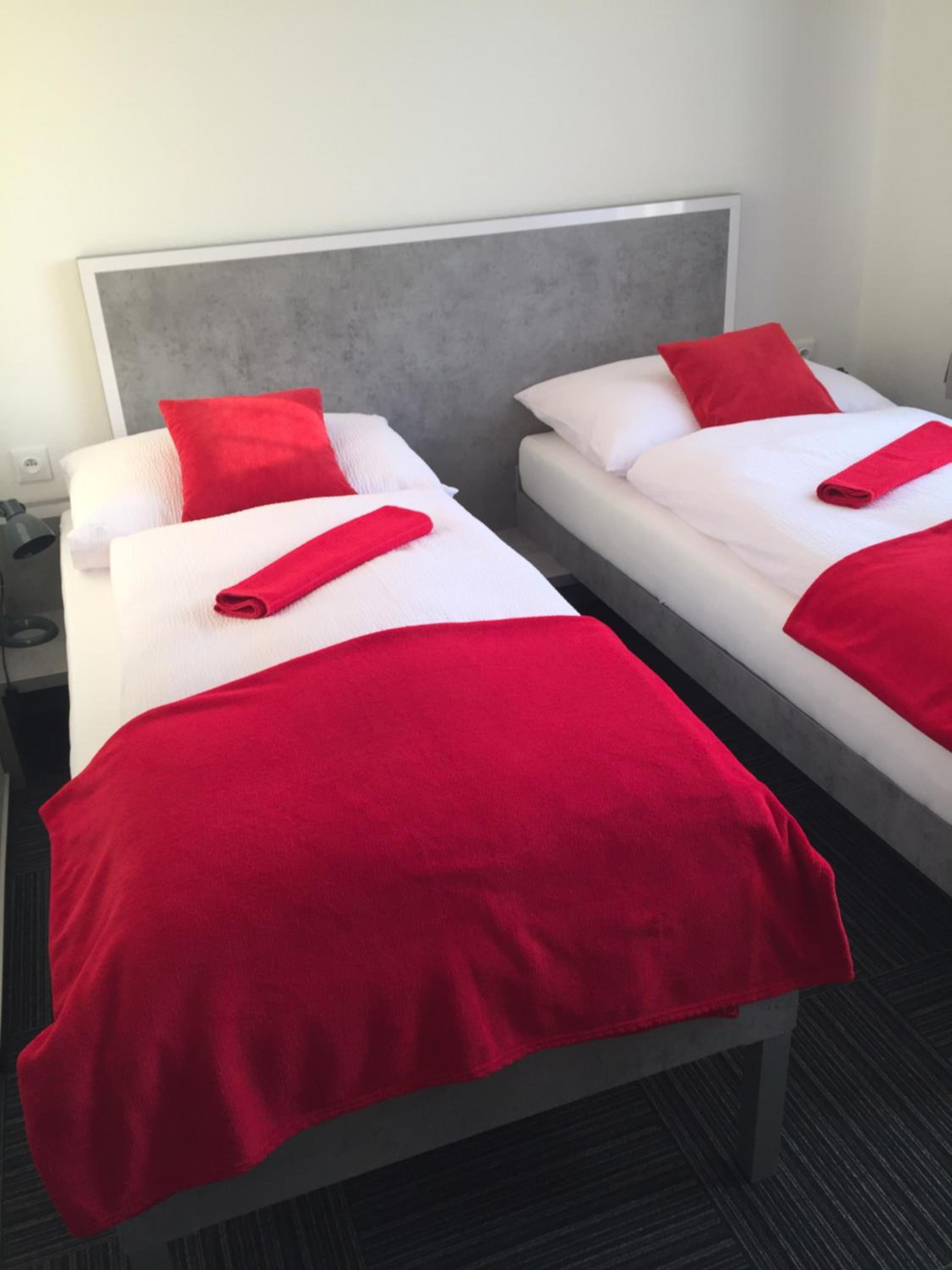 Twin Room - Photo 3