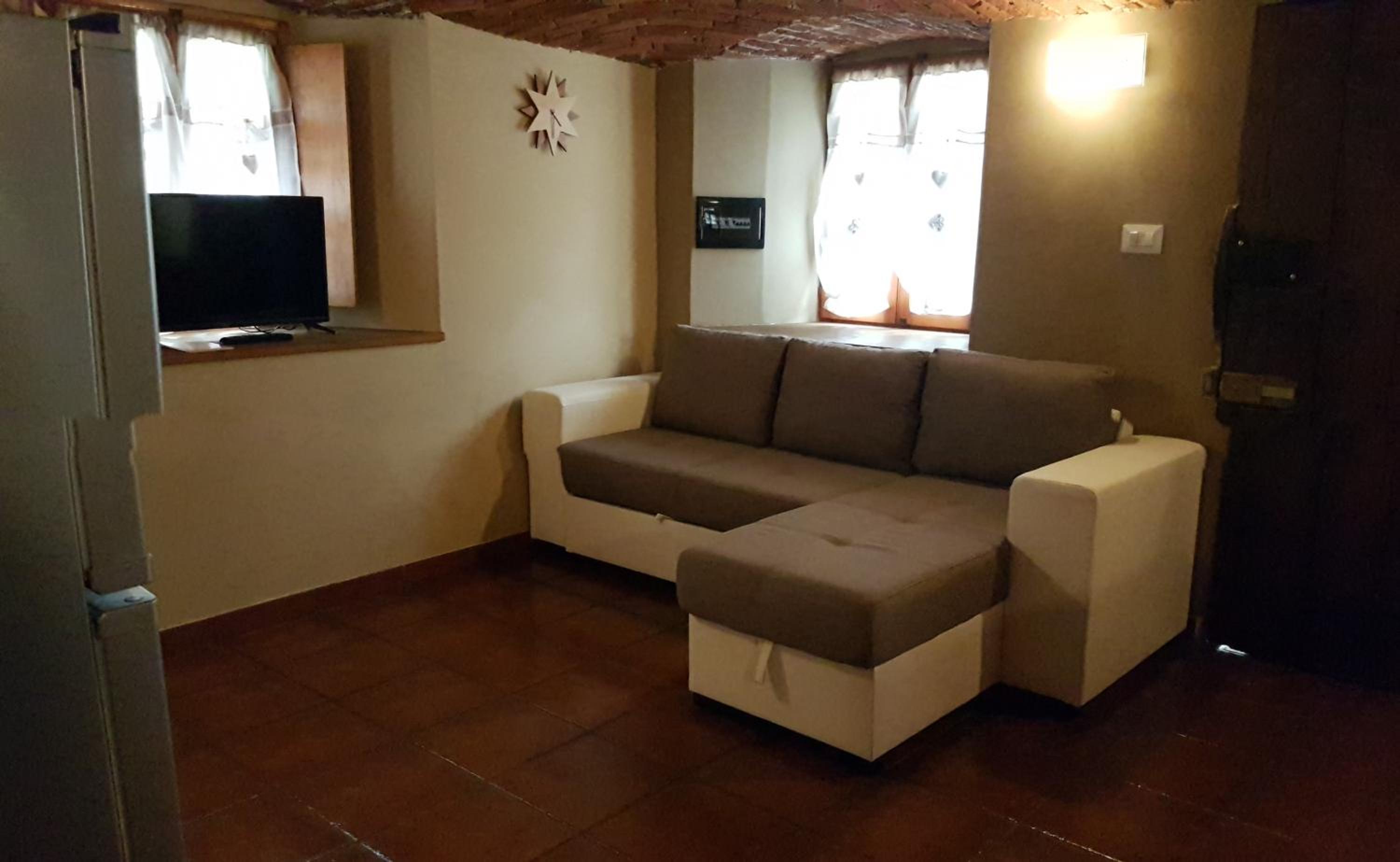 Studio Apartment - Photo 16