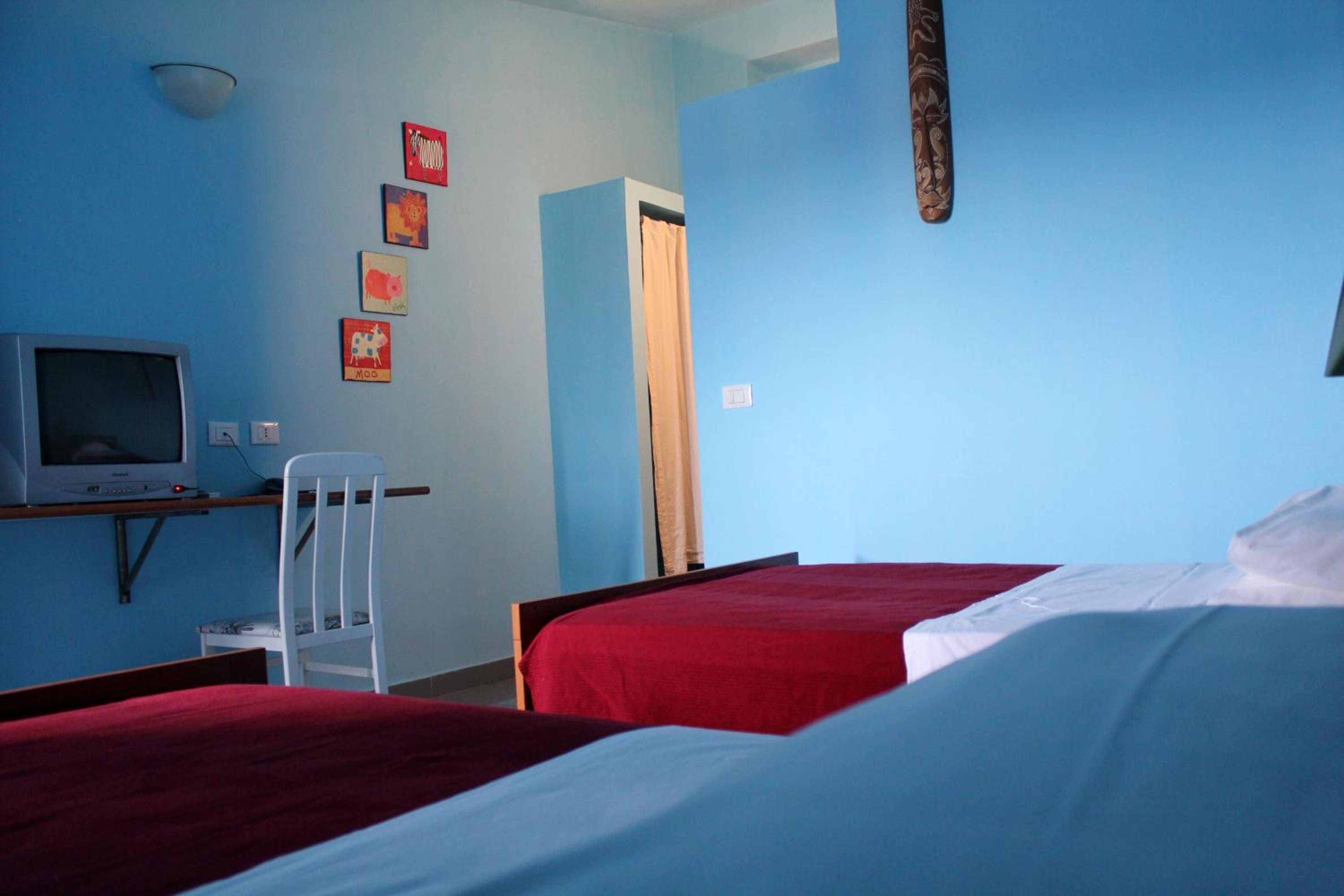 Queen Room with Two Queen Beds photo 2