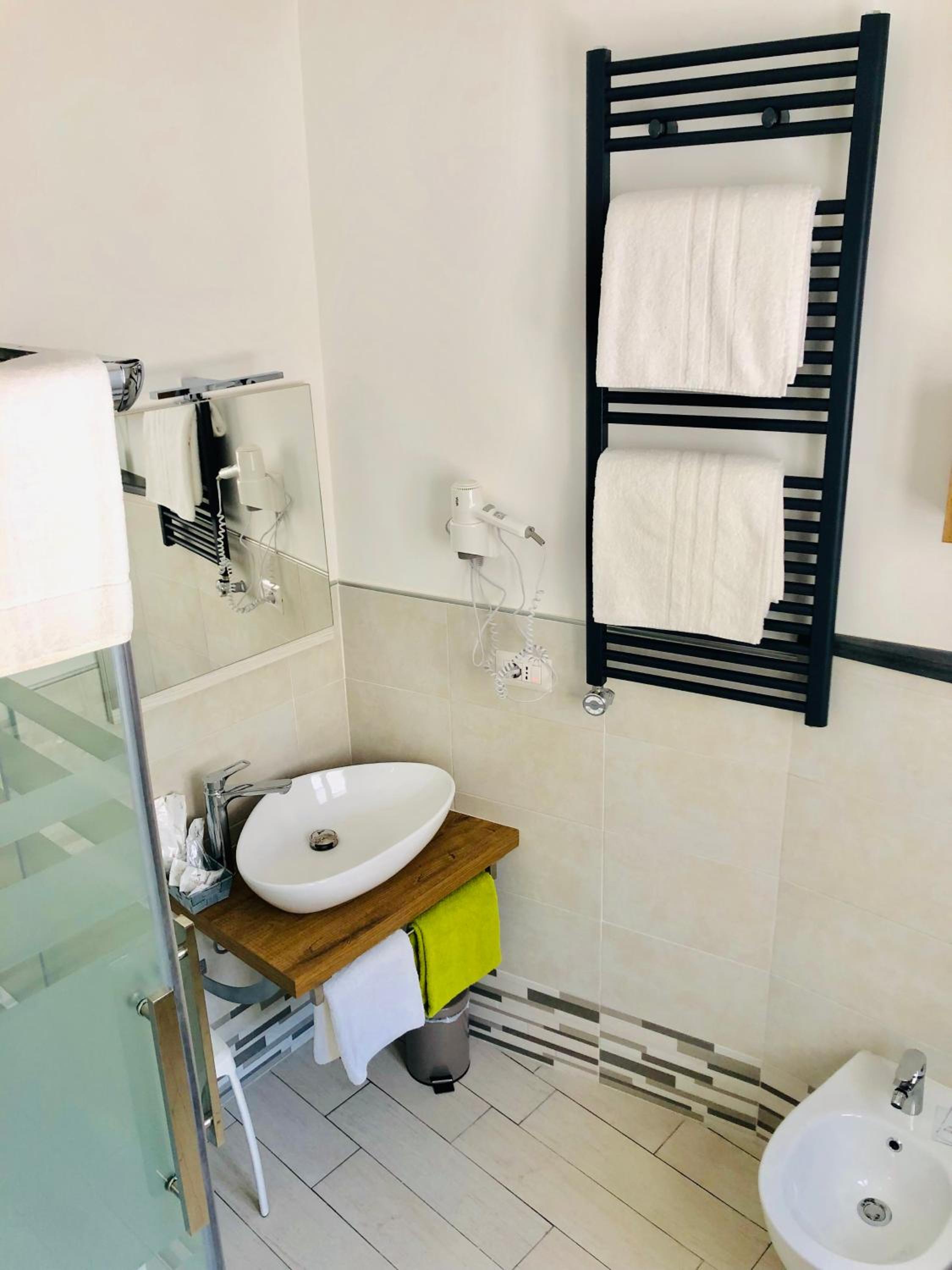 Triple Room with Private Bathroom - Photo 19